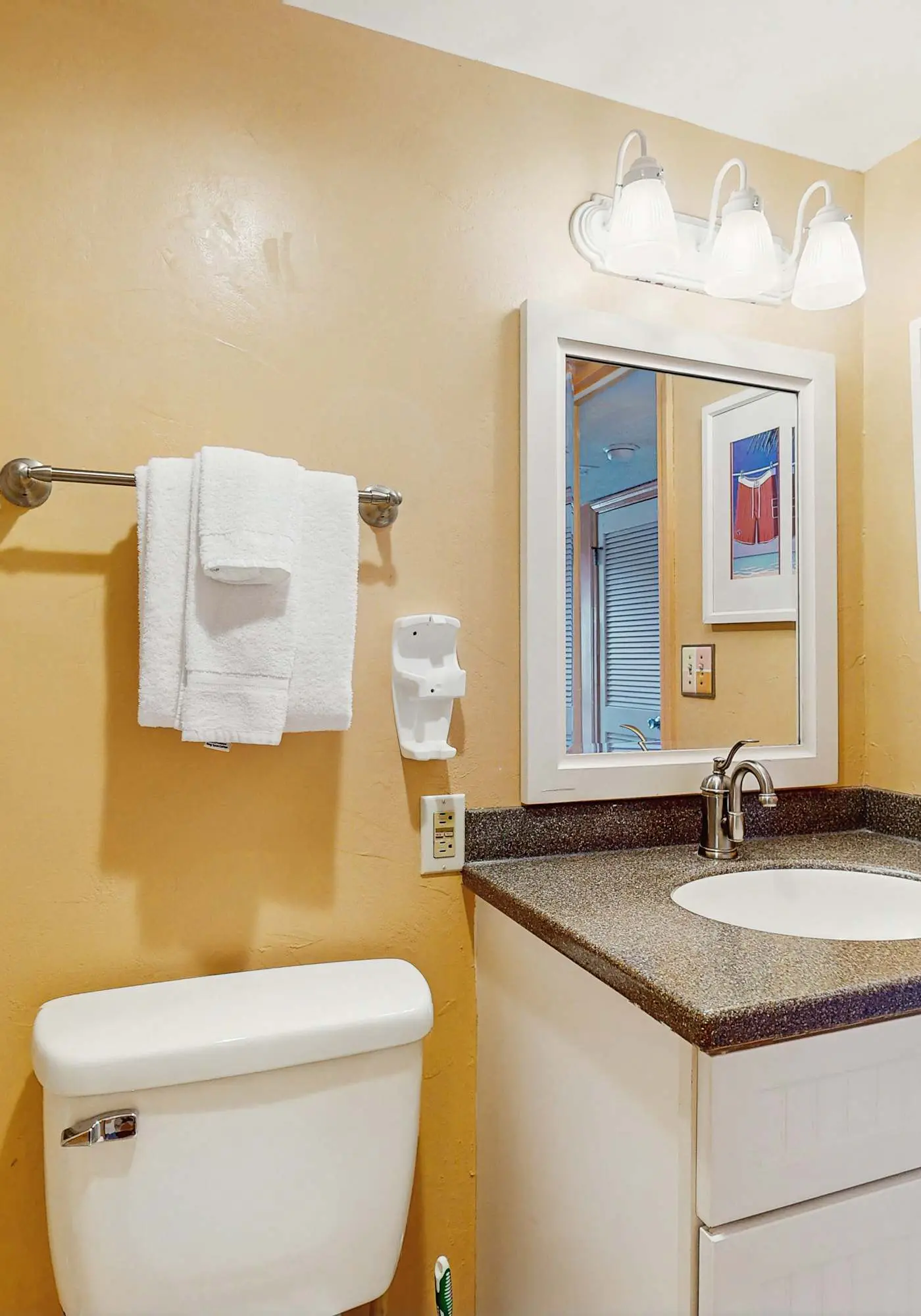 Cozy resort condo near the beach with hot tub & pool