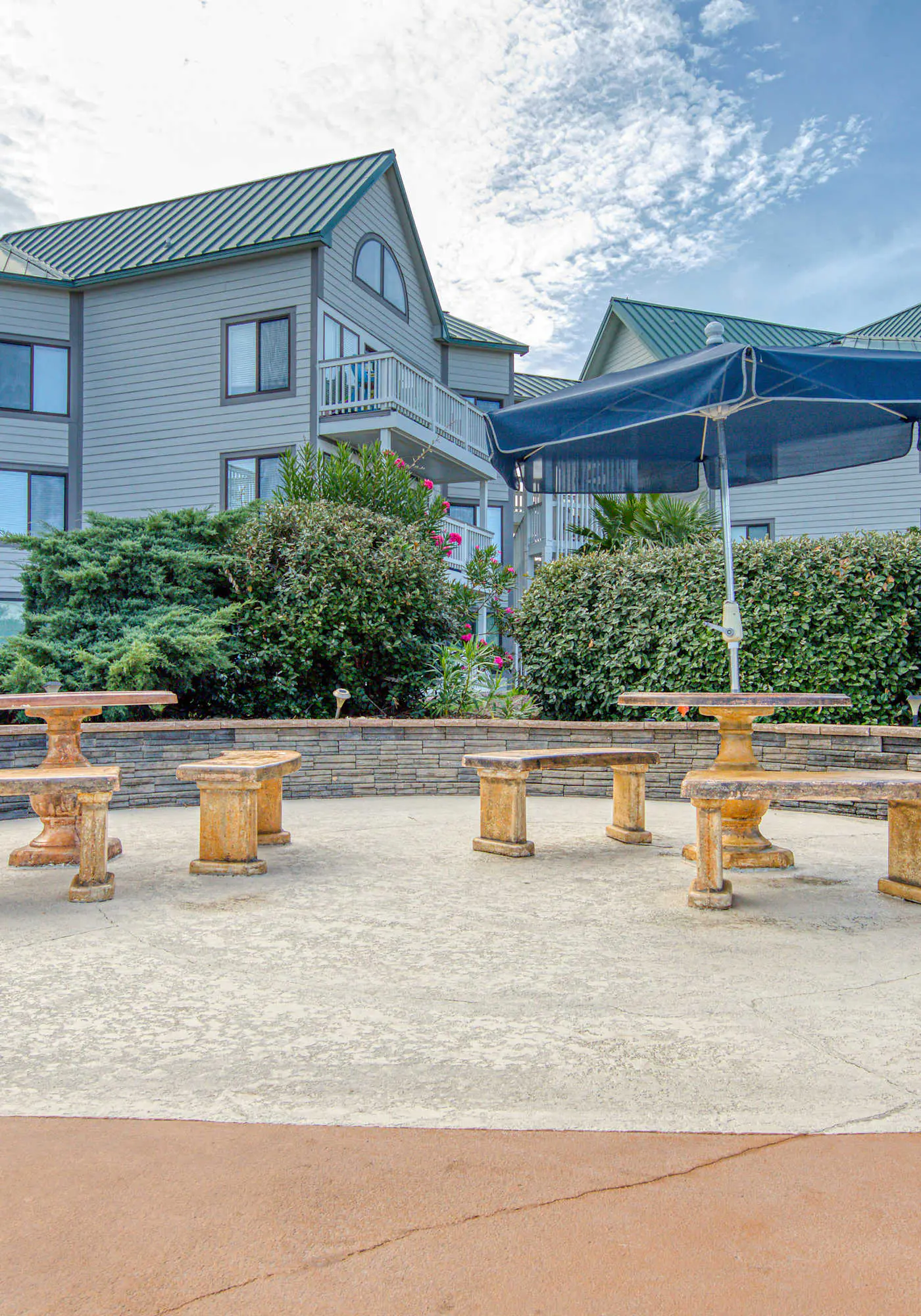 Cozy resort condo near the beach with hot tub & pool