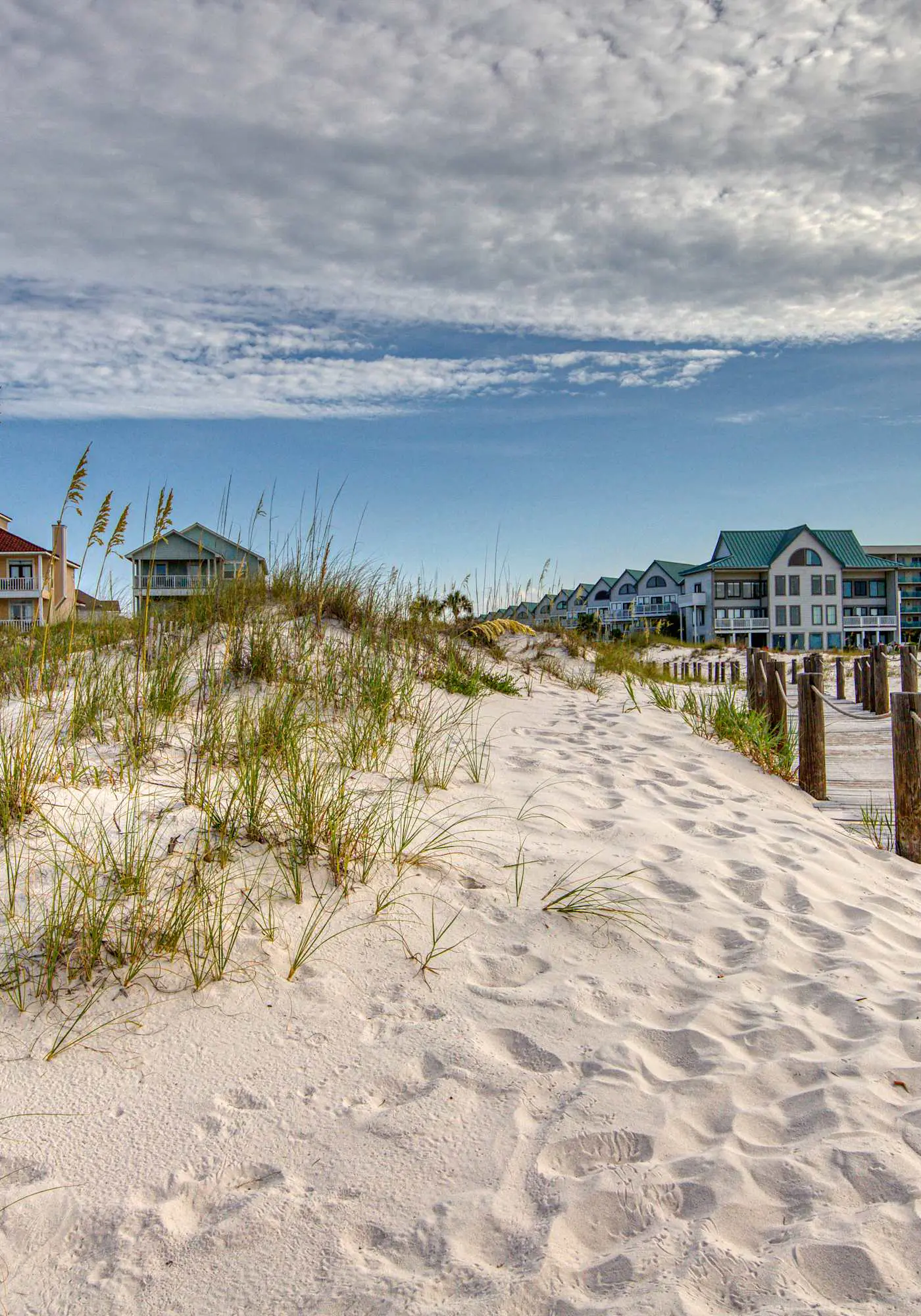 Cozy resort condo near the beach with hot tub & pool