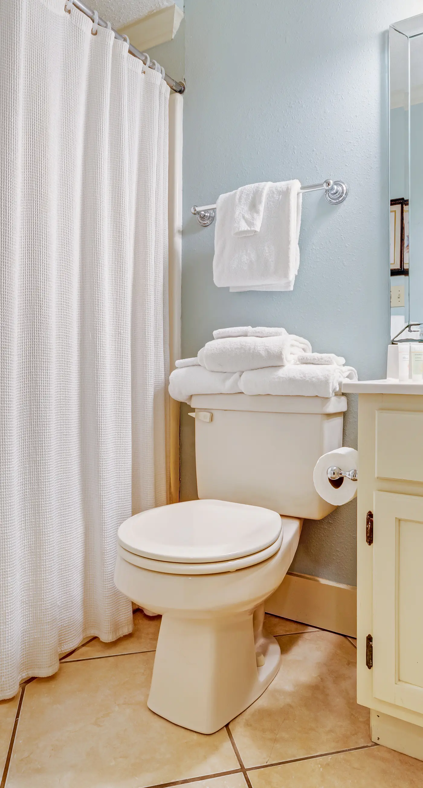 Beachfront condo with balcony, shared pool