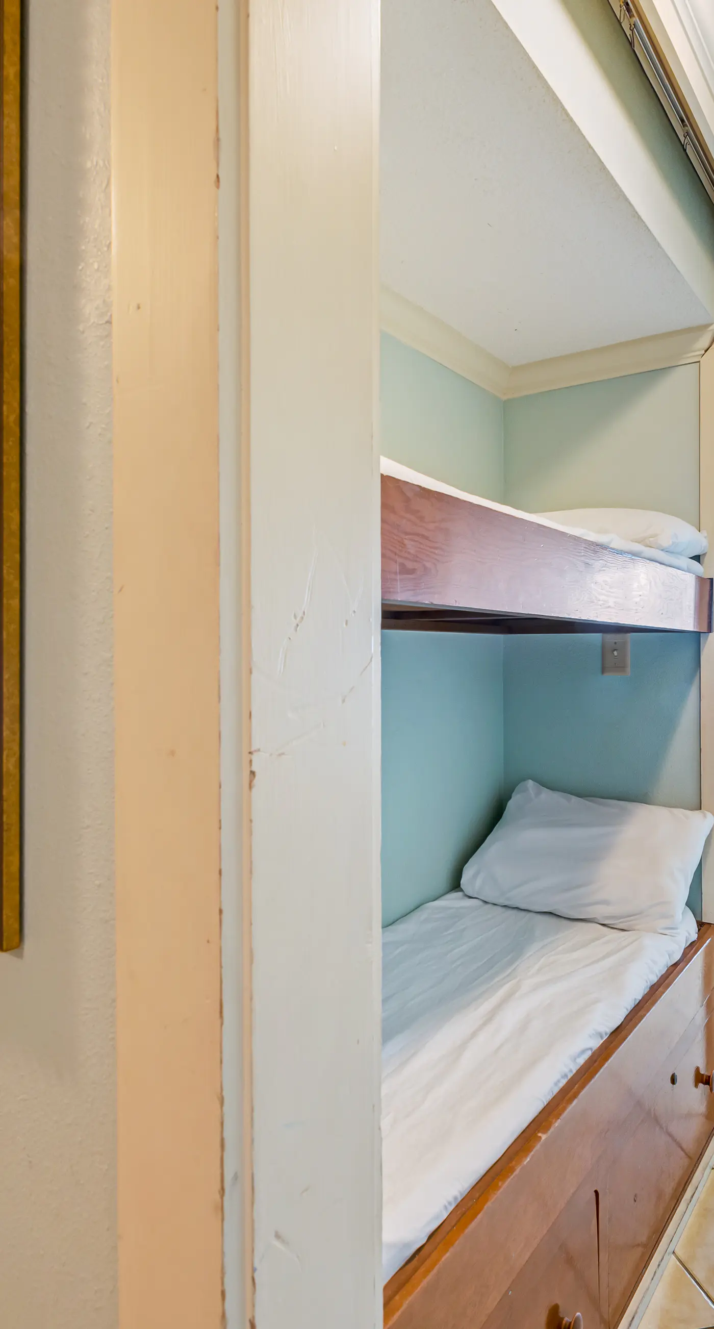 Beachfront condo with balcony, shared pool