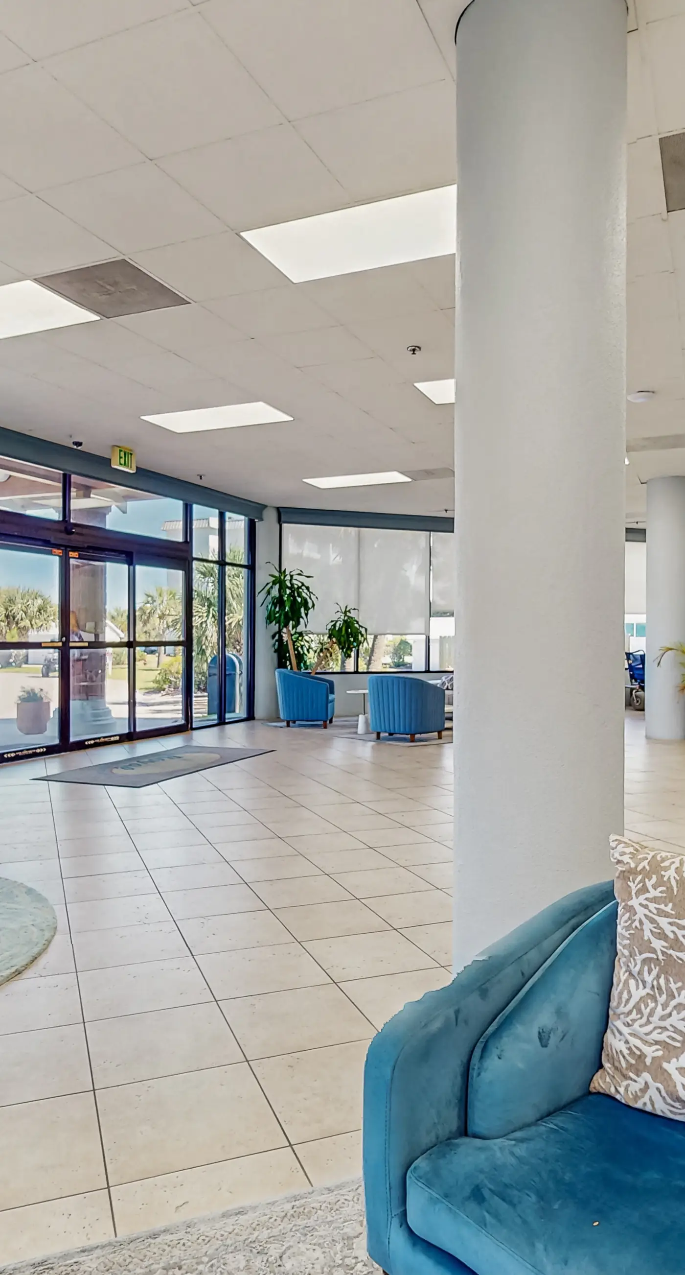 Beachfront condo with balcony, shared pool