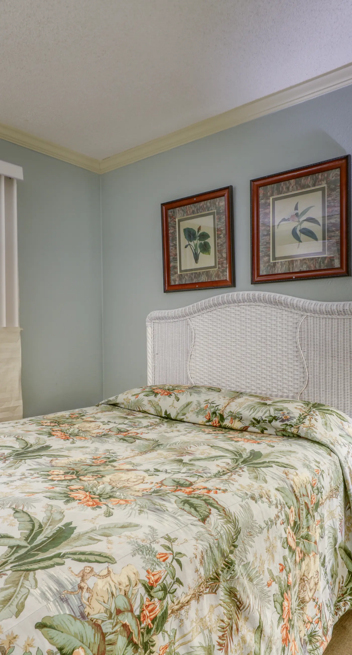 Waterfront condo with balcony and Gulf view plus shared pool