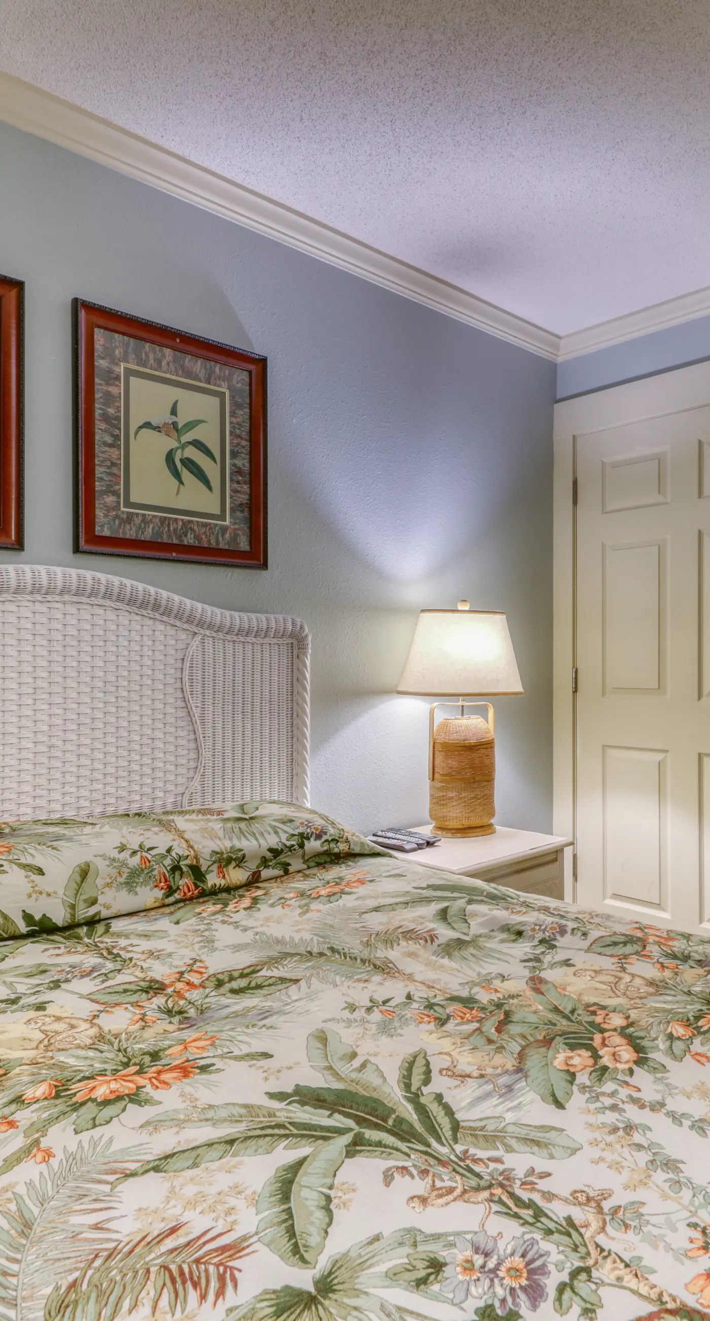 Waterfront condo with balcony and Gulf view plus shared pool