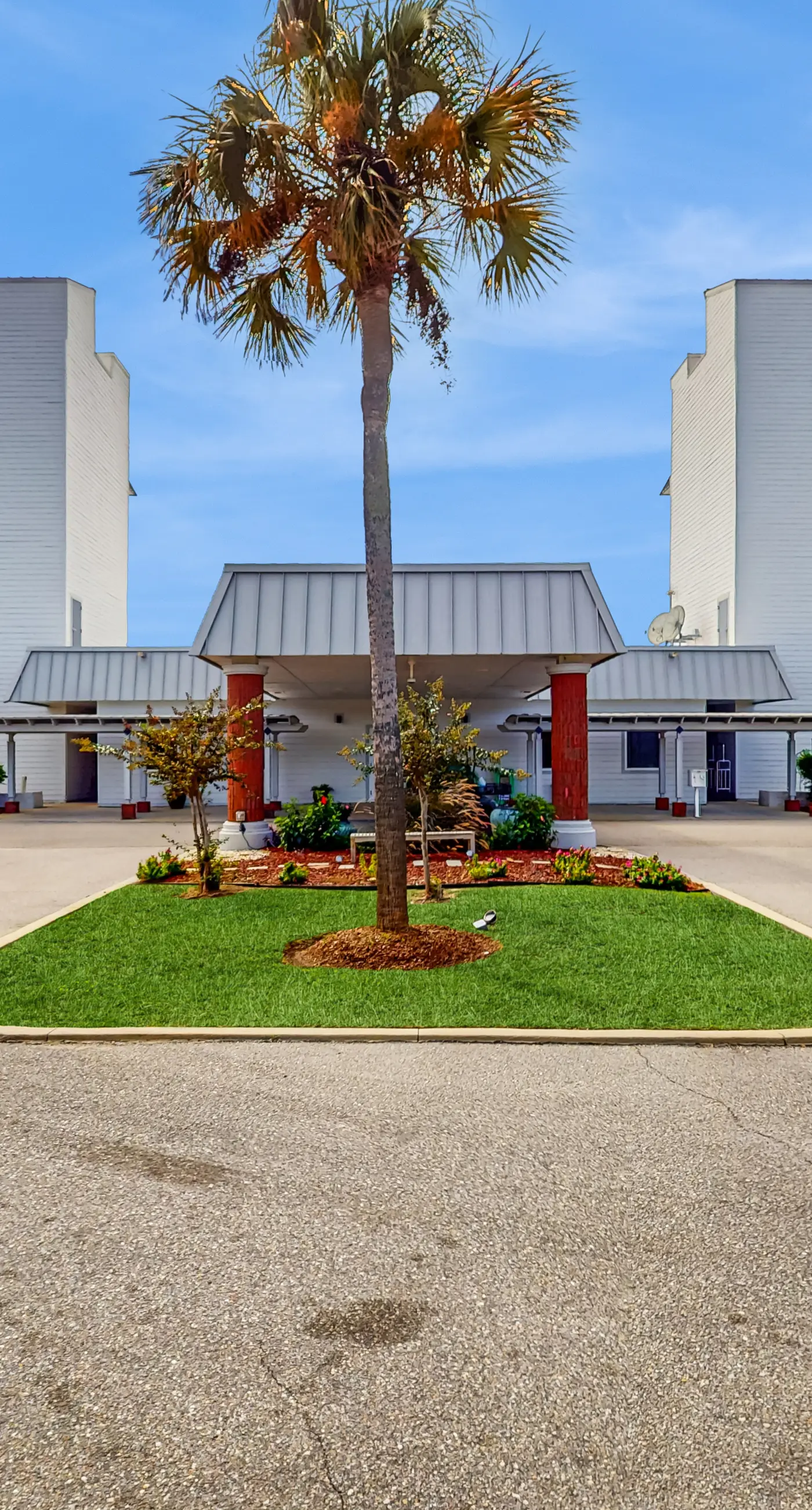Waterfront condo with balcony and Gulf view plus shared pool