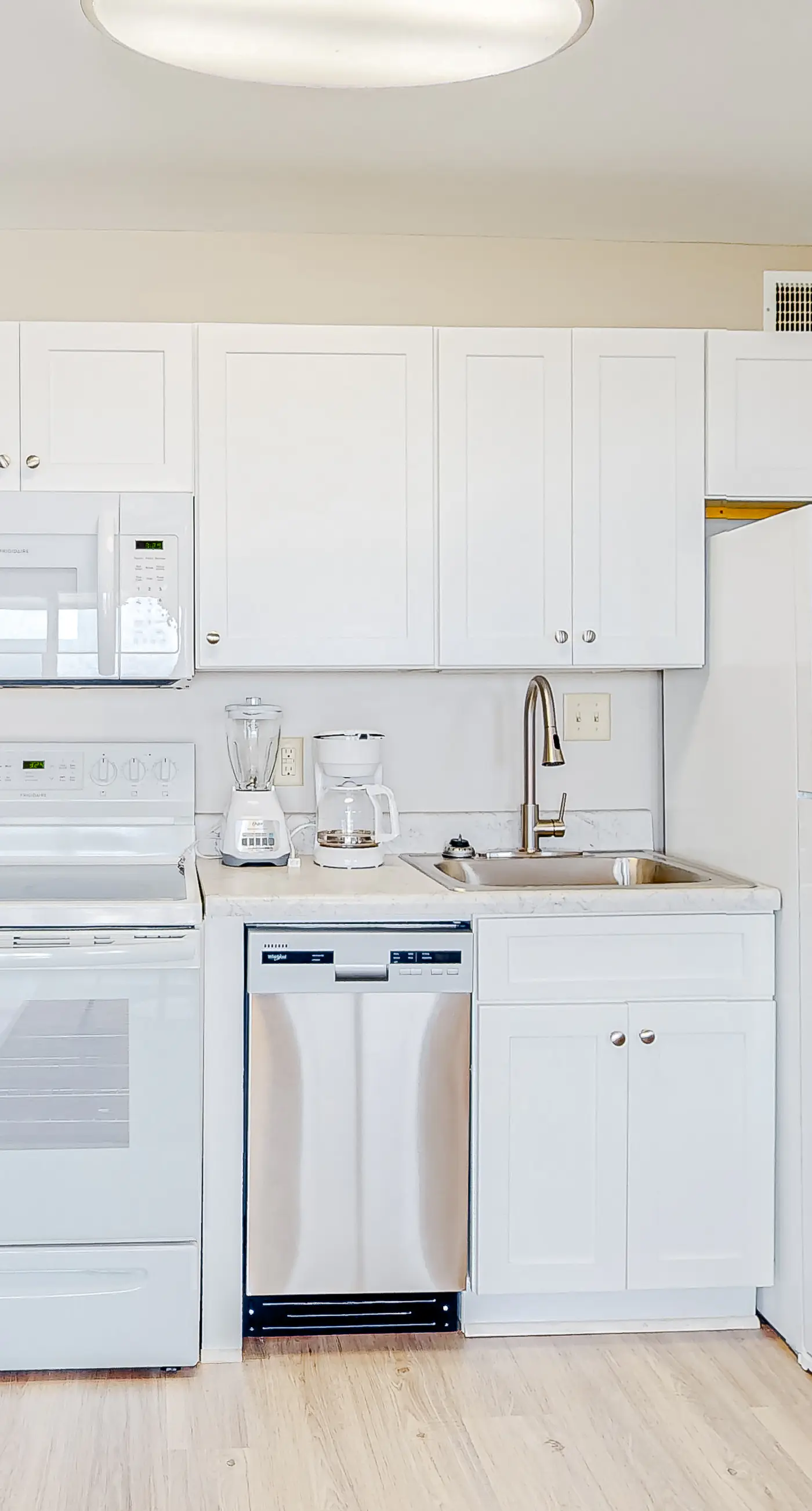 Amazing beachfront home with private balcony, deck, central AC, free WiFi