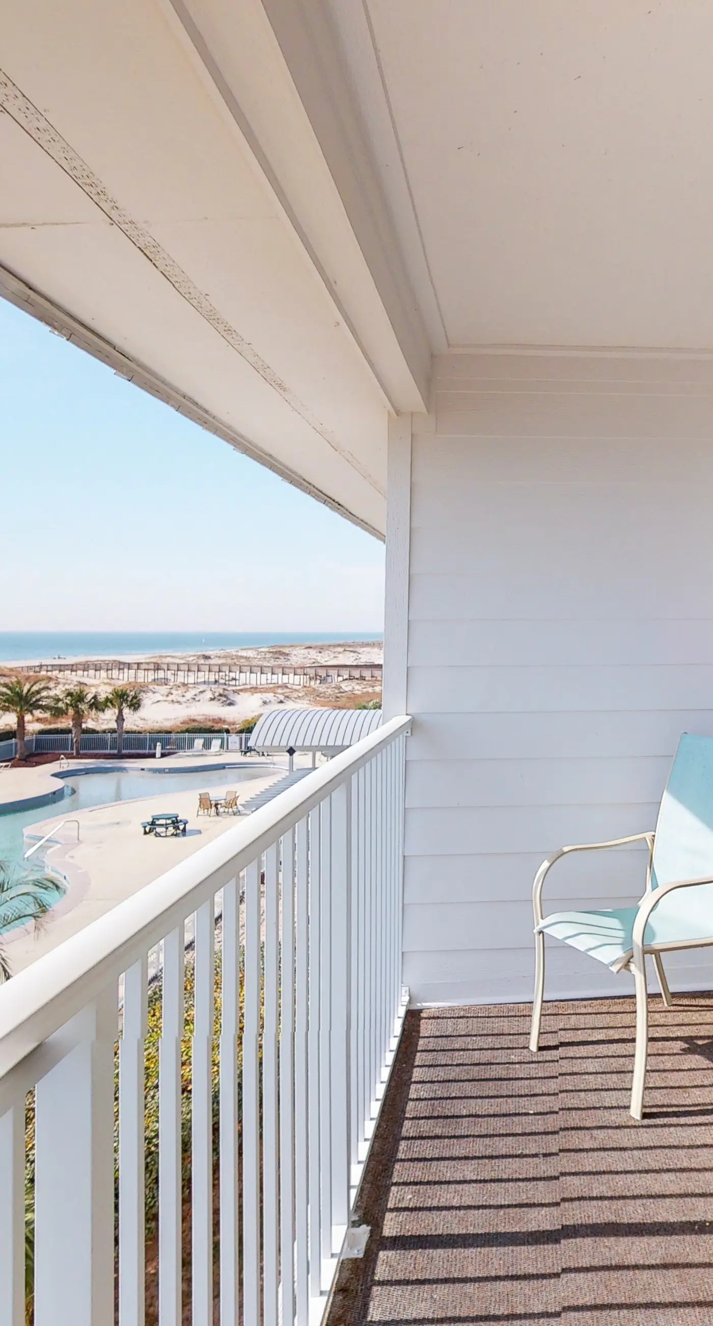 Amazing beachfront home with private balcony, deck, central AC, free WiFi