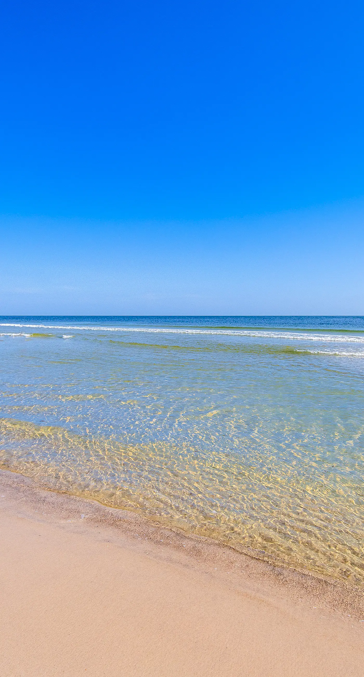 Amazing beachfront home with private balcony, deck, central AC, free WiFi