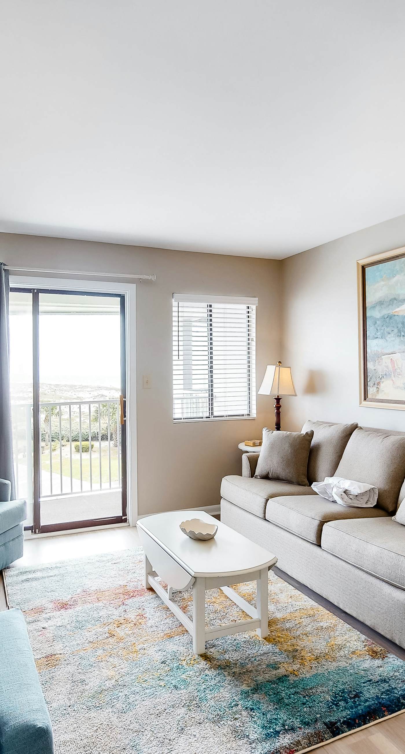 Snowbird-friendly hotel suite with beach access, shared pool and dining