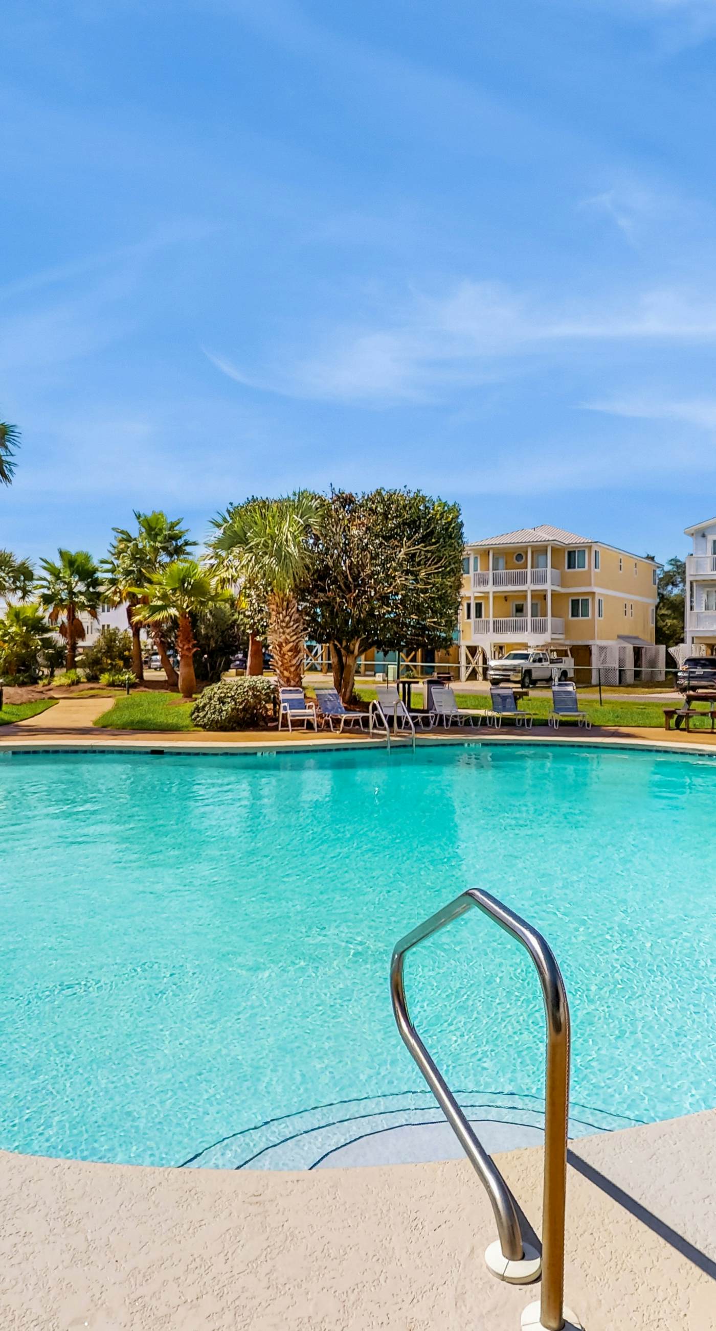 Snowbird-friendly hotel suite with beach access, shared pool and dining