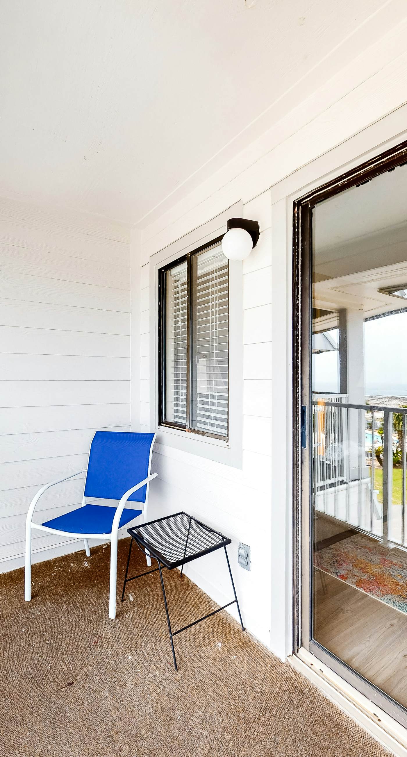 Snowbird-friendly hotel suite with beach access, shared pool and dining