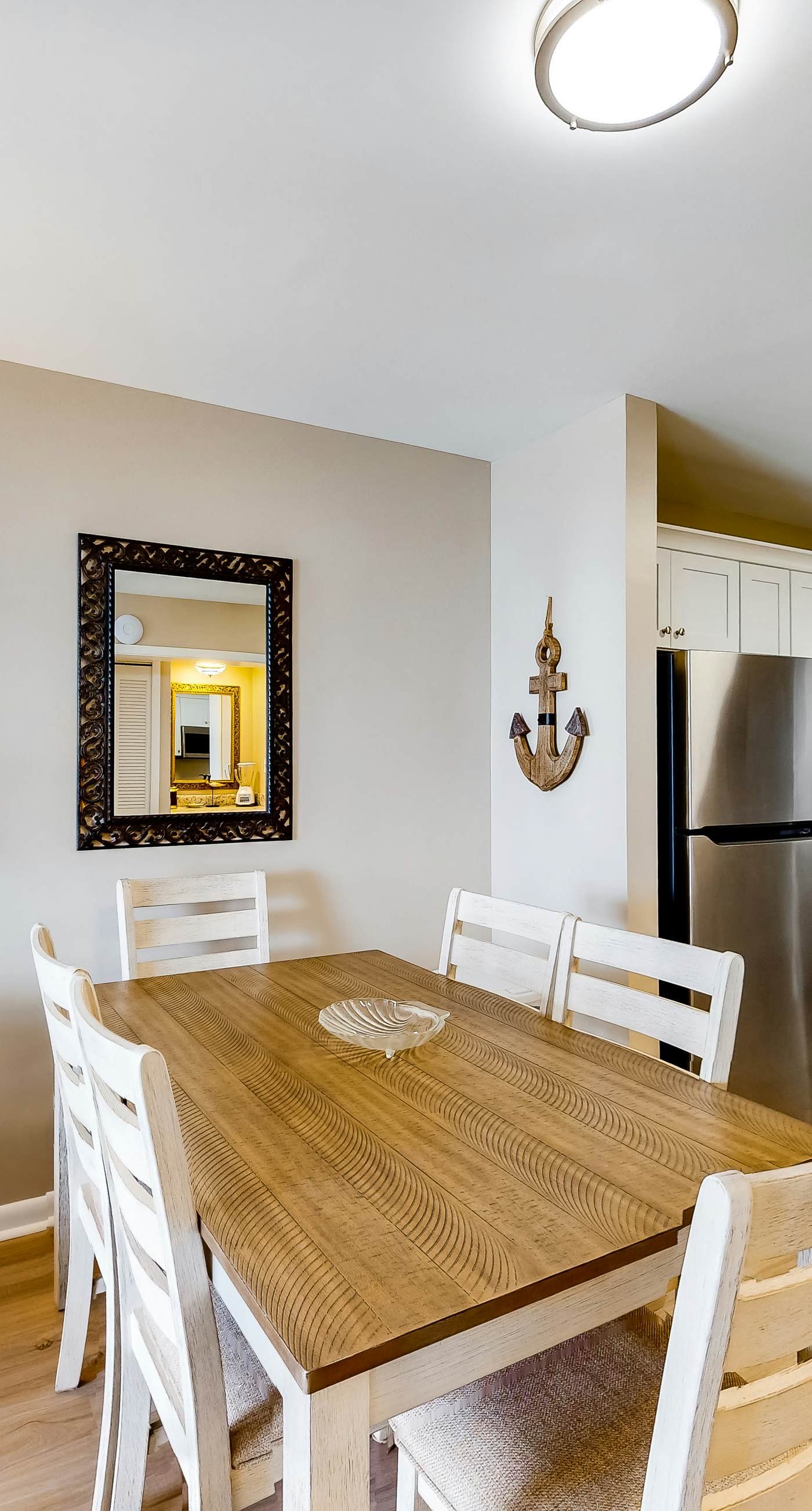 Snowbird-friendly hotel suite with beach access, shared pool and dining