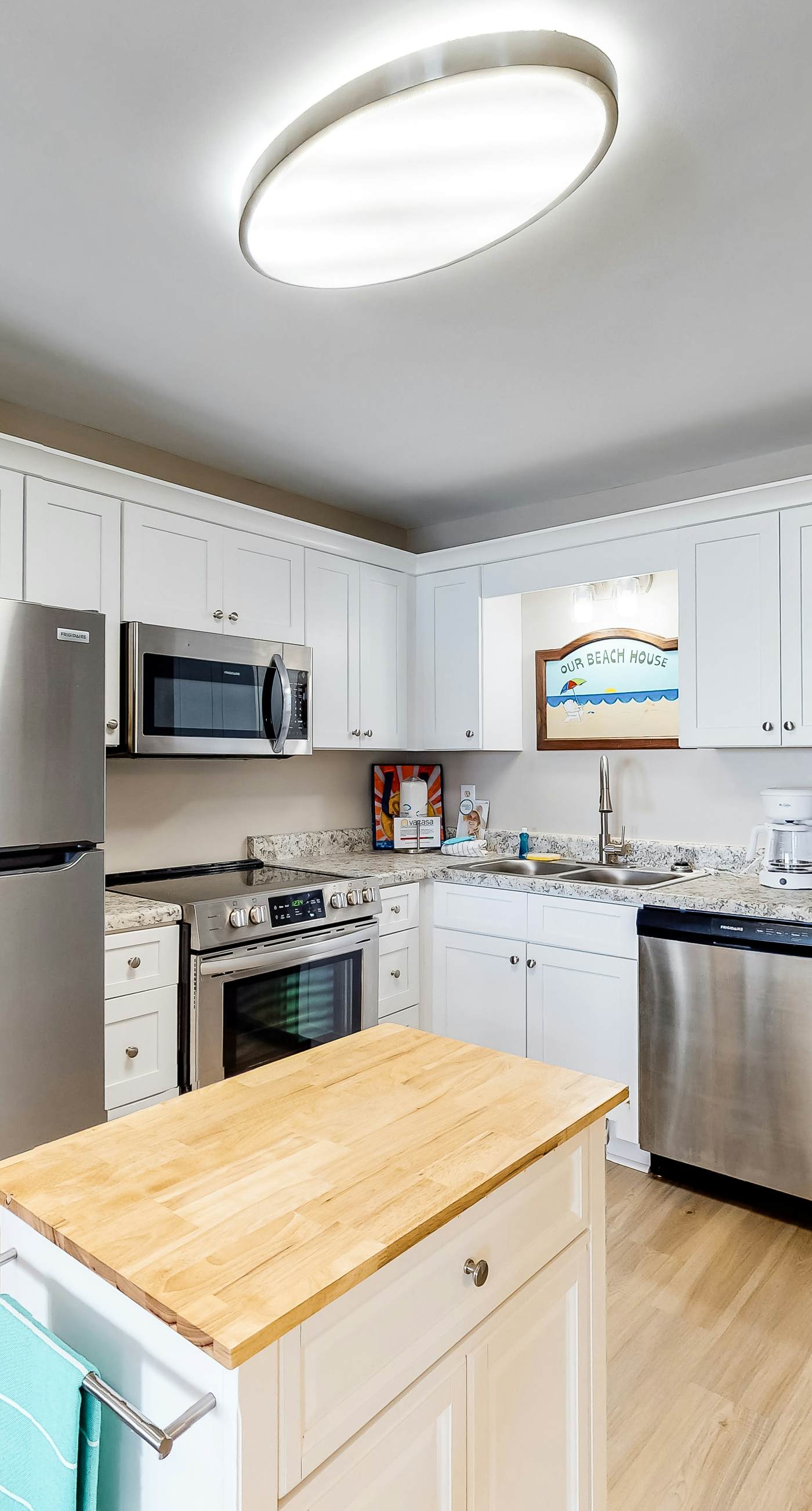 Snowbird-friendly hotel suite with beach access, shared pool and dining