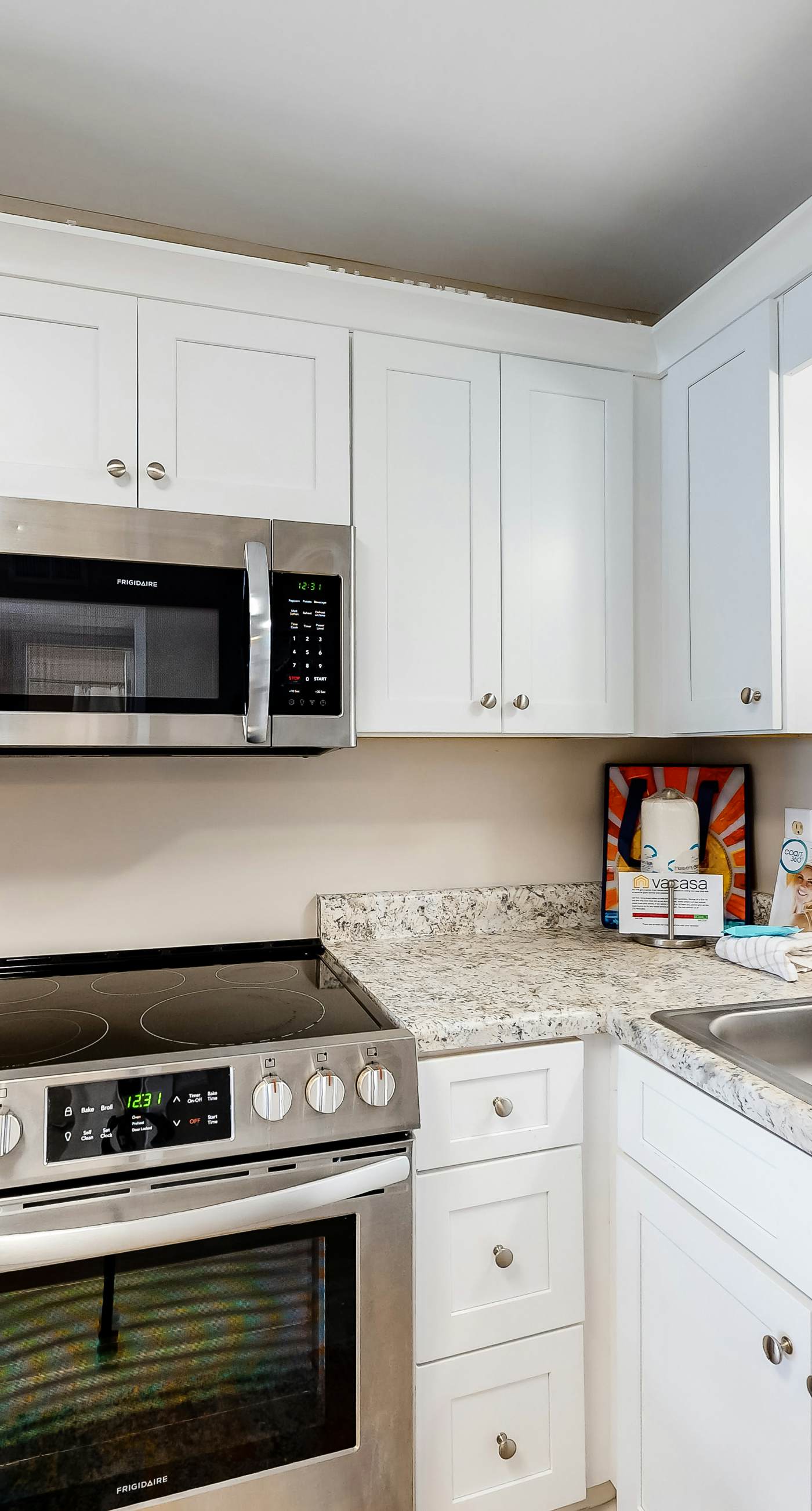 Snowbird-friendly hotel suite with beach access, shared pool and dining