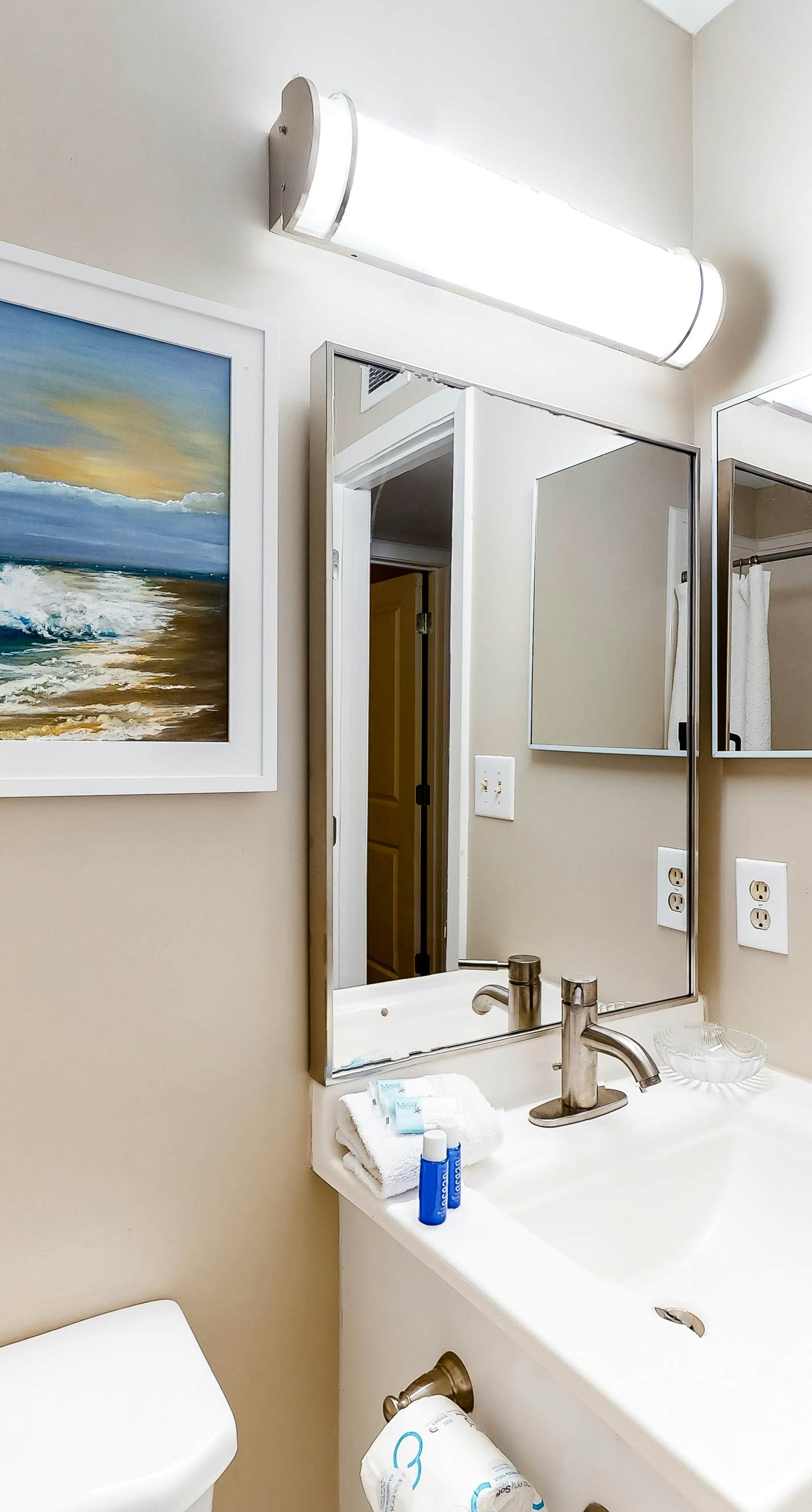 Snowbird-friendly hotel suite with beach access, shared pool and dining