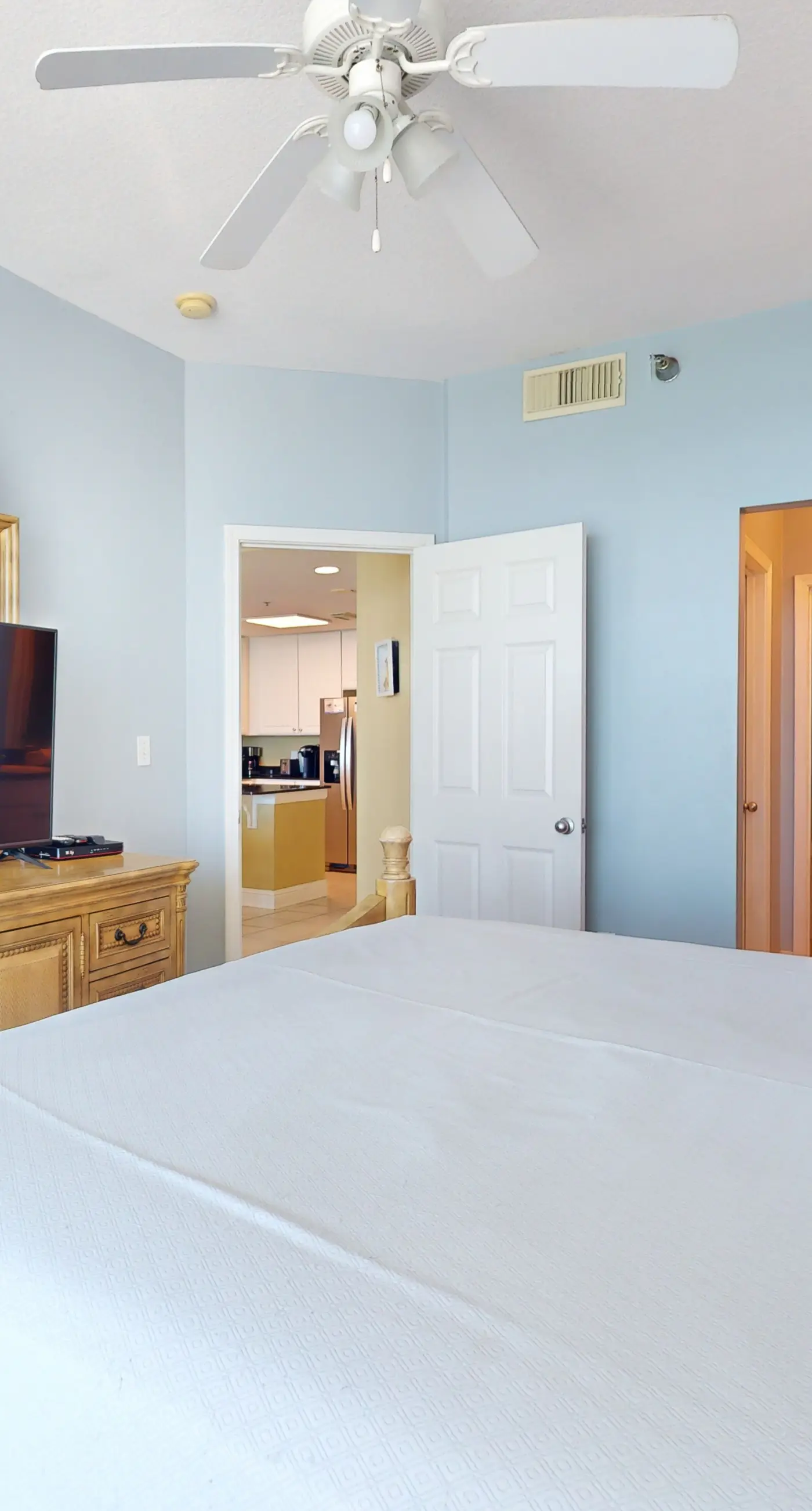 16th-Floor, Gulf-Front Condo w/ Balcony, Great View, AC & Shared Hot Tubs/Pools