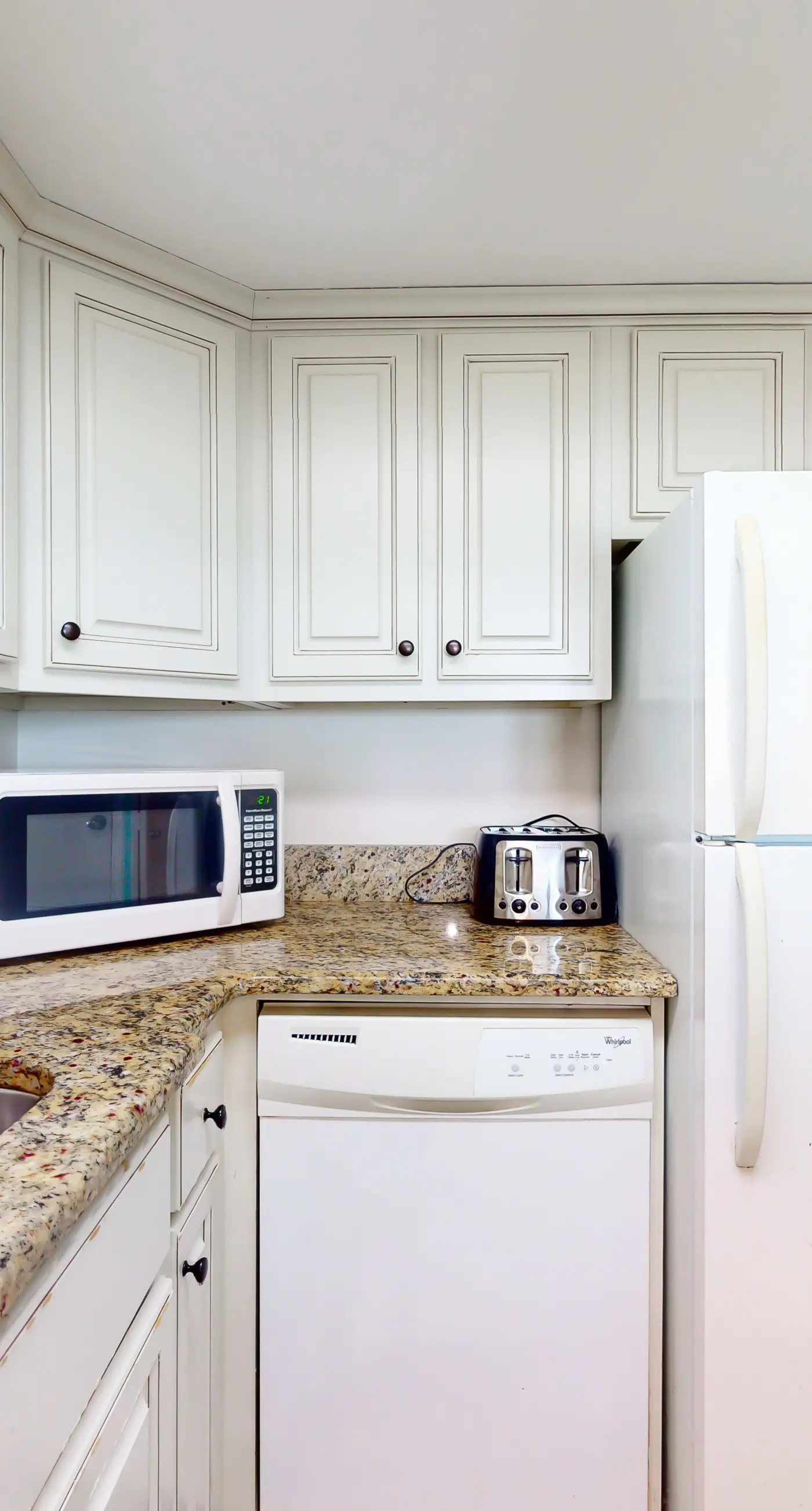 2nd-floor Gulf-front condo with amazing beach views, balcony, outdoor pool & W/D