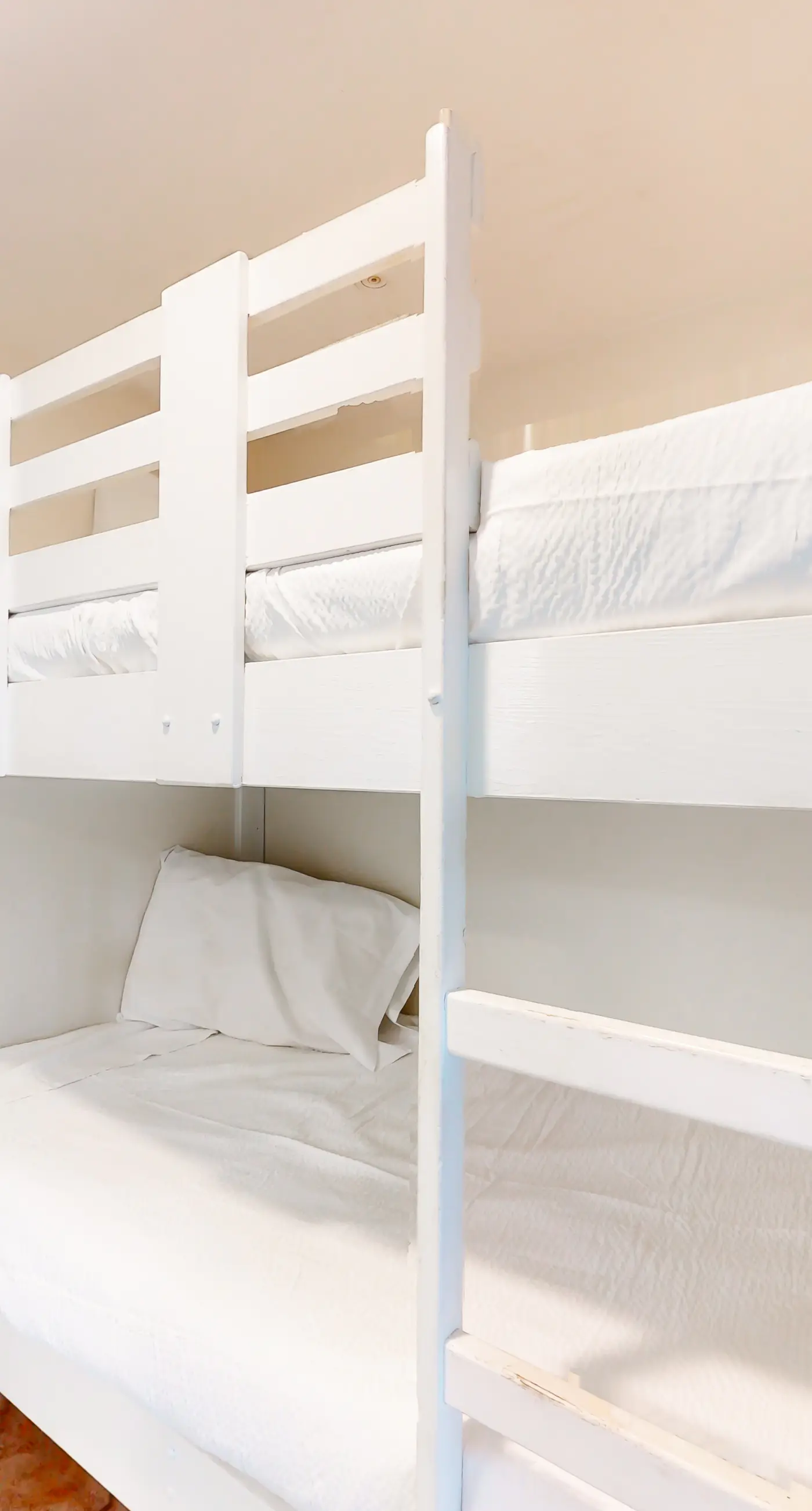 2nd-floor Gulf-front condo with amazing beach views, balcony, outdoor pool & W/D