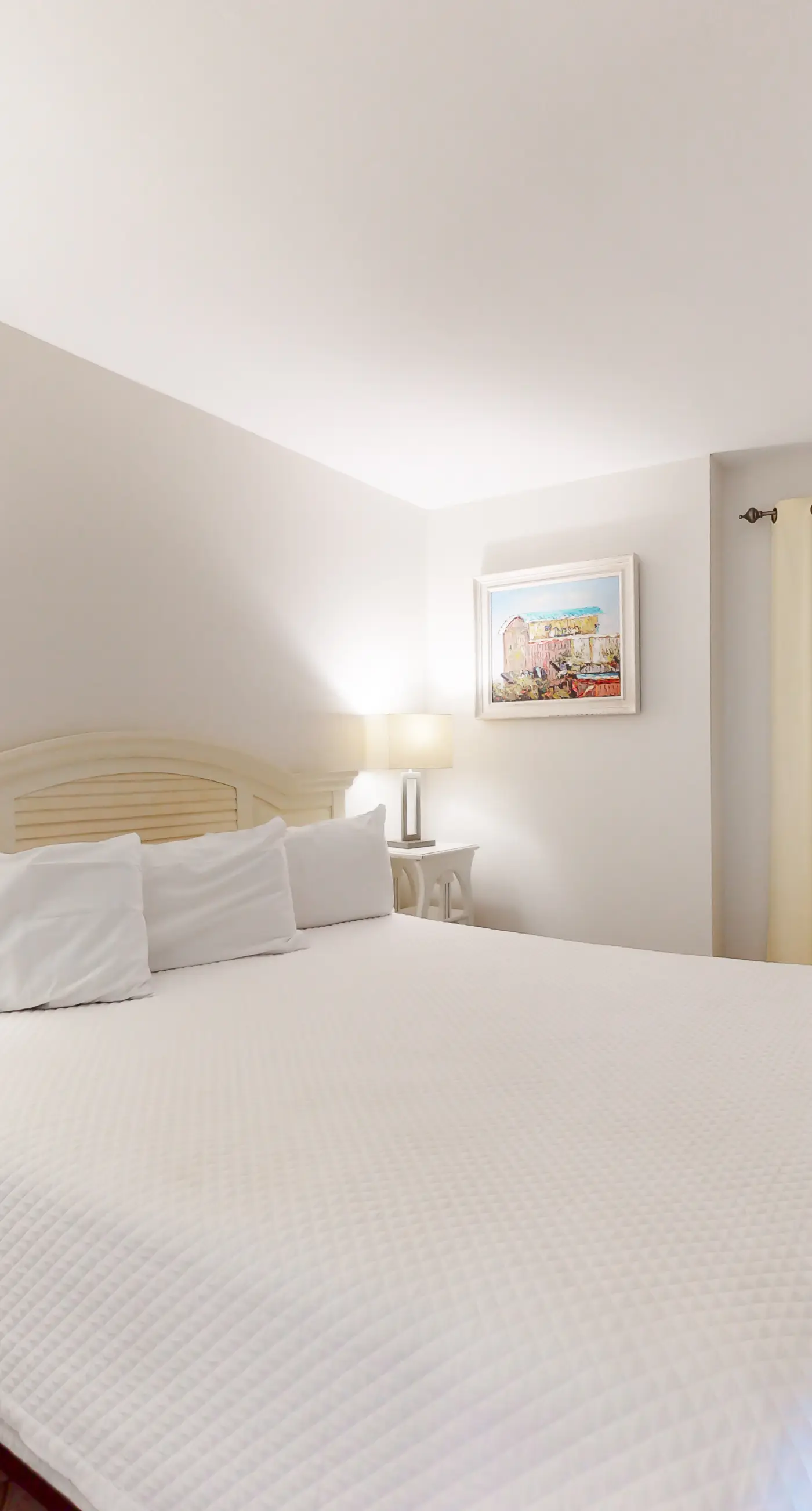 2nd-floor Gulf-front condo with amazing beach views, balcony, outdoor pool & W/D