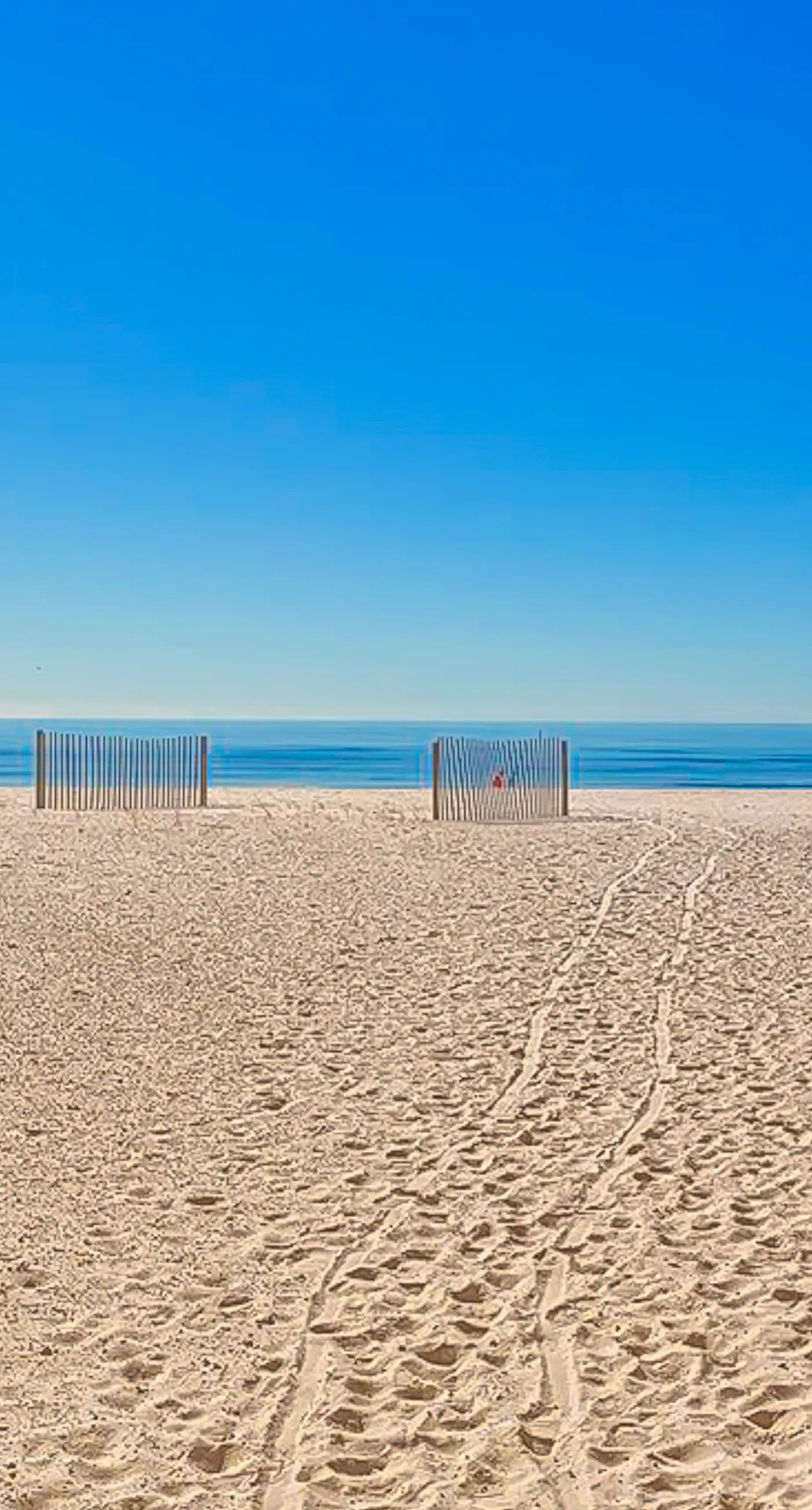 2nd-floor Gulf-front condo with amazing beach views, balcony, outdoor pool & W/D