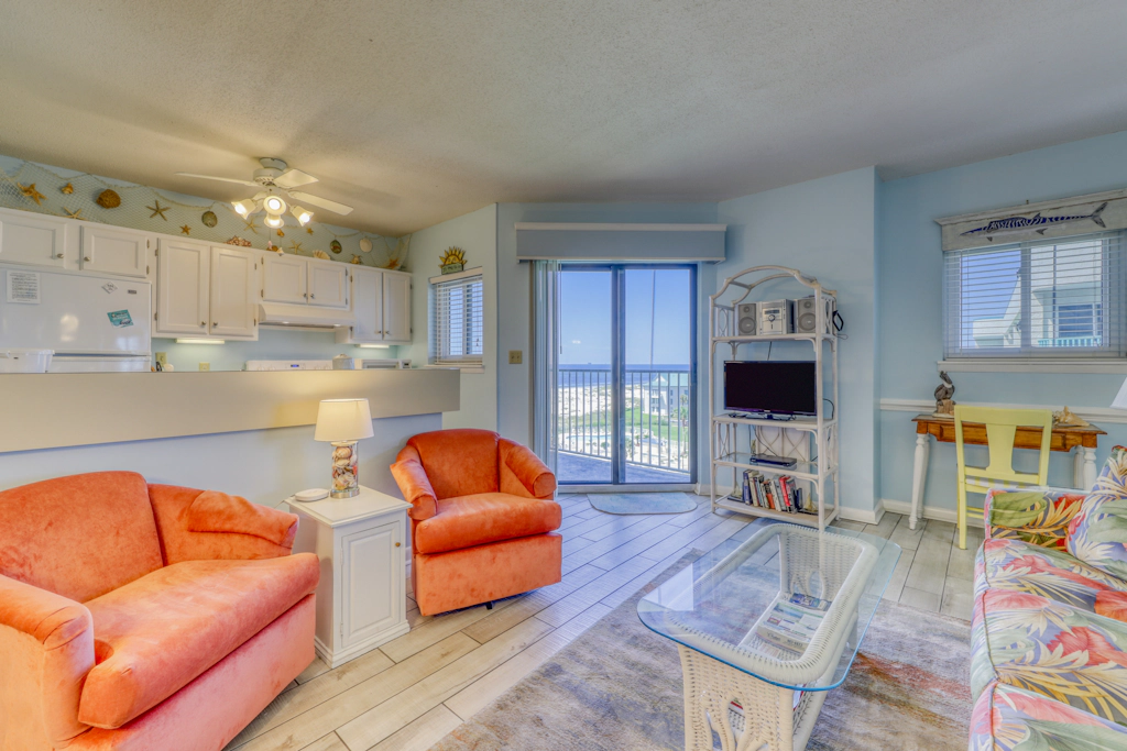 Waterfront Plantation Palms condo with pool & views from balcony