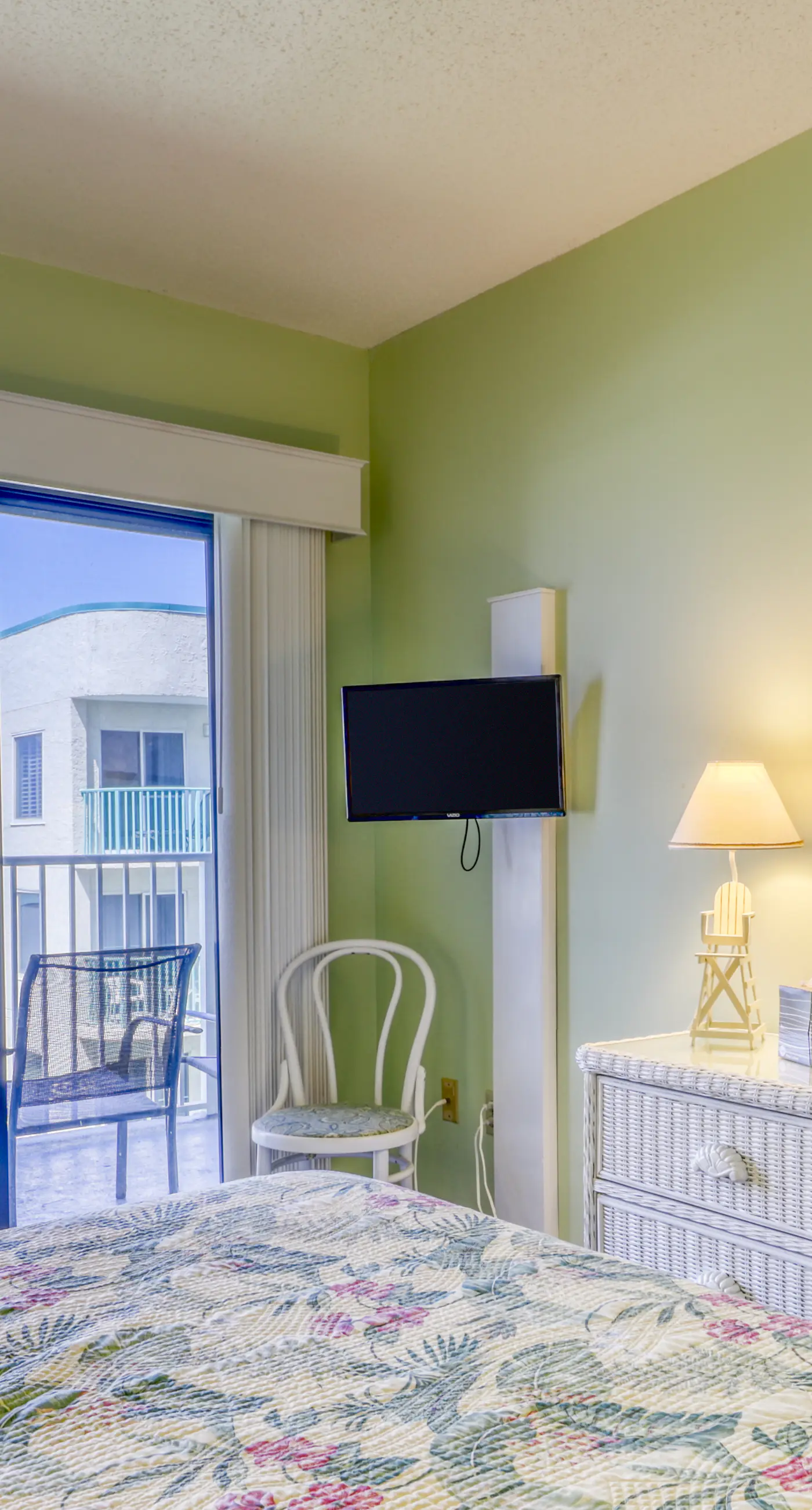 Waterfront Plantation Palms condo with pool & views from balcony