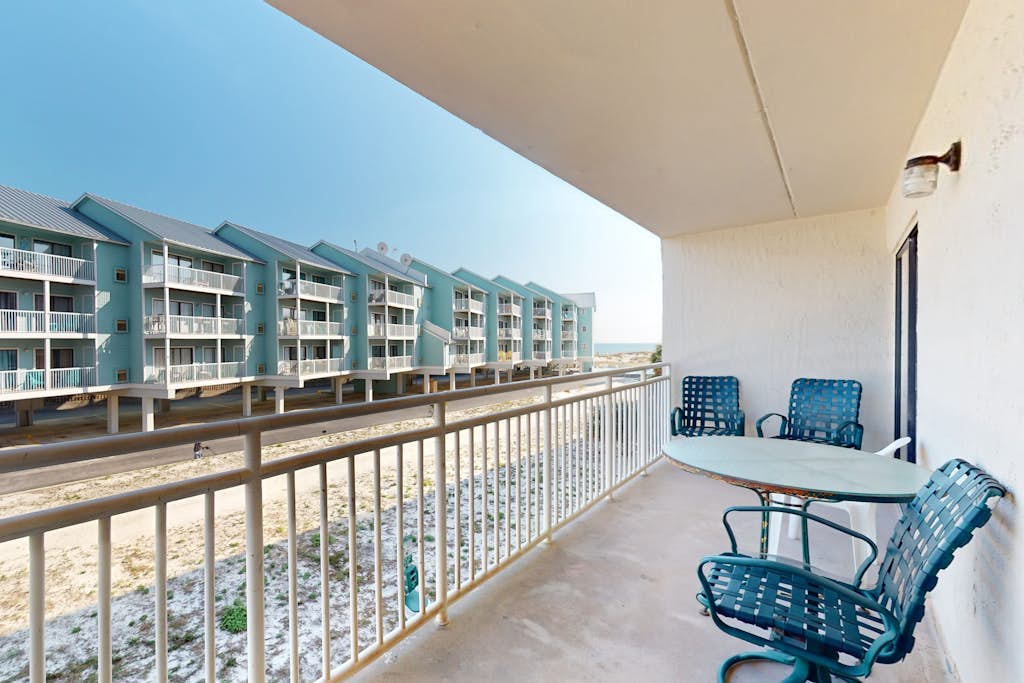 Waterfront Plantation Palms condo with pool & views from balcony