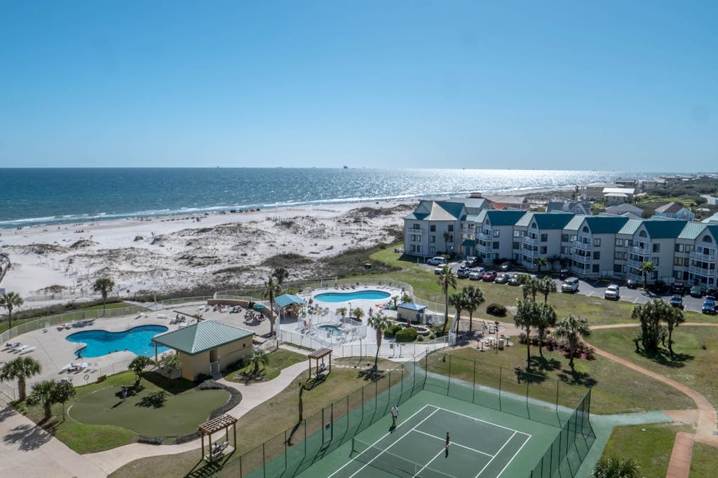 Beach condo w Gulf view, pool, sports courts at Plantation Palms
