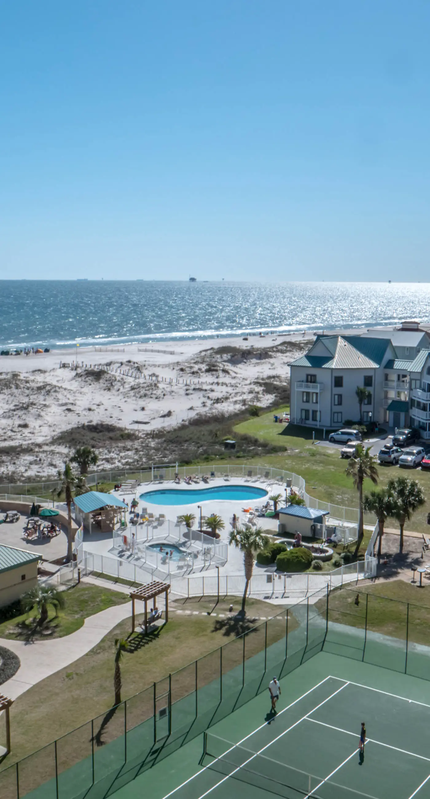 Beach condo w Gulf view, pool, sports courts at Plantation Palms