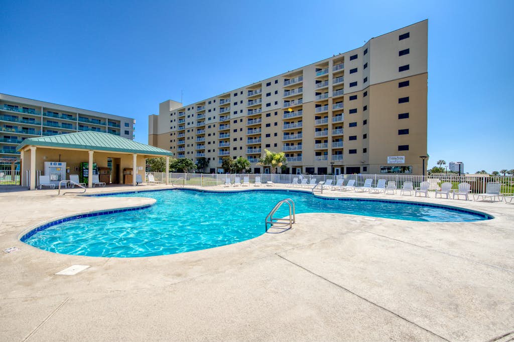 Beach condo w Gulf view, pool, sports courts at Plantation Palms