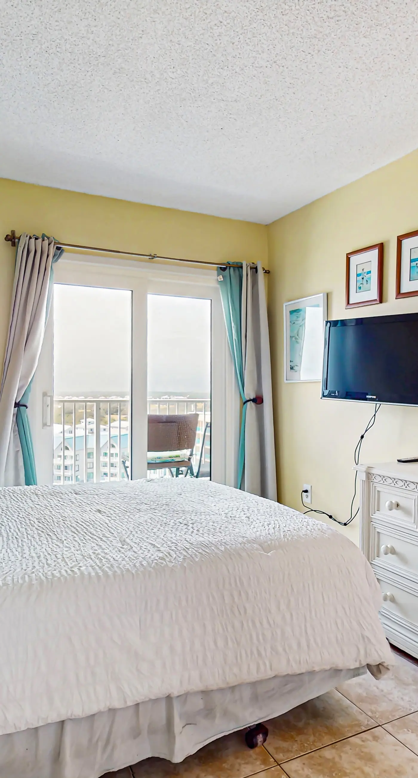 Beach condo w Gulf view, pool, sports courts at Plantation Palms