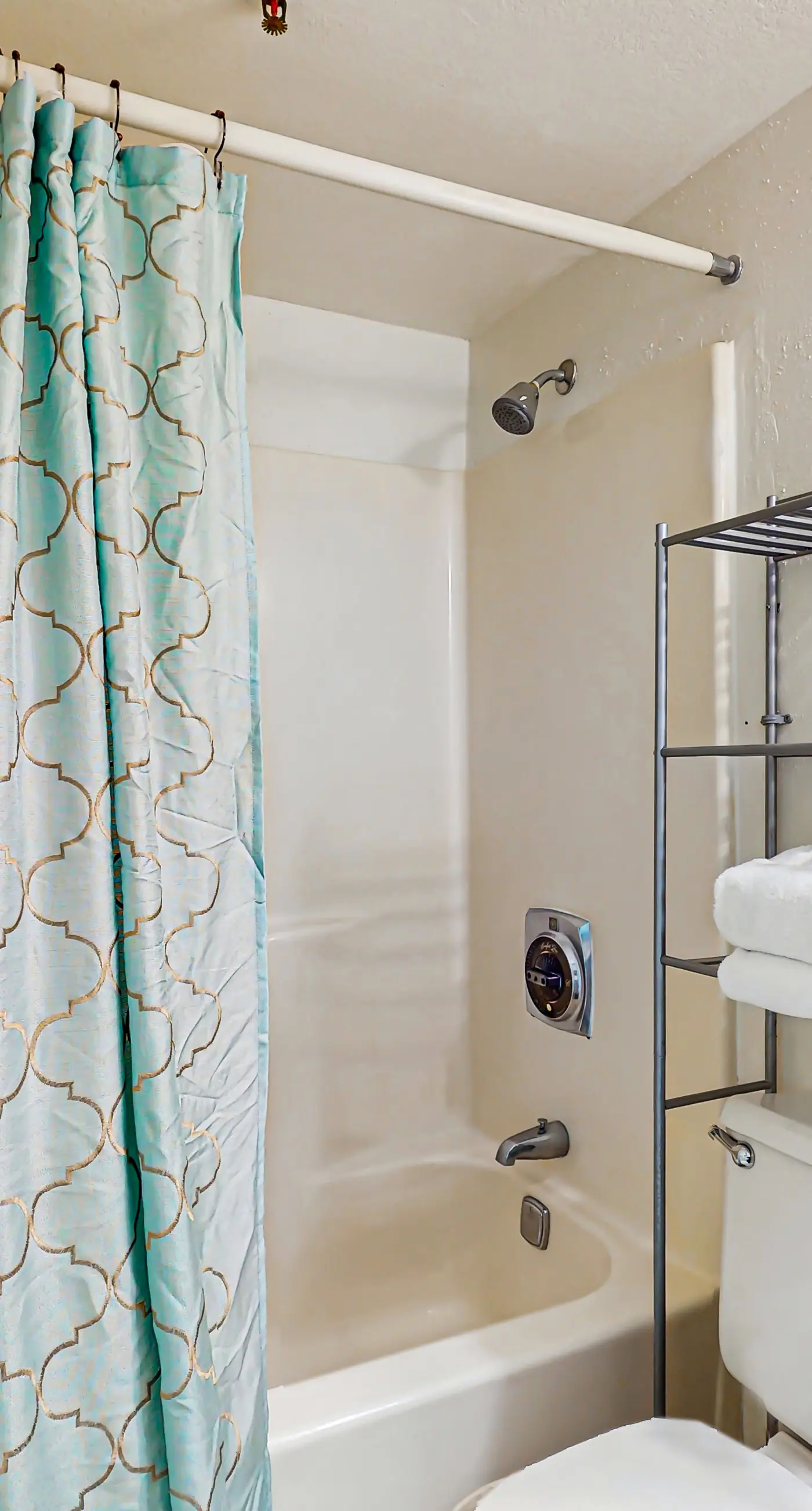 Beach condo w Gulf view, pool, sports courts at Plantation Palms