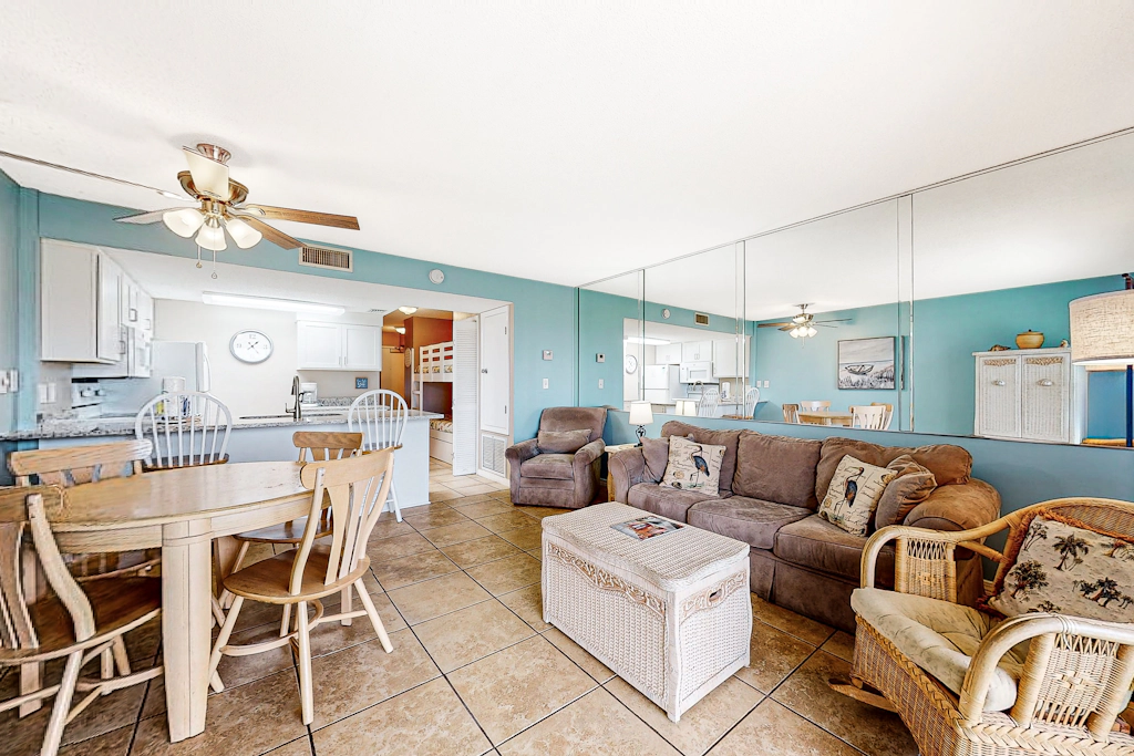 Ground-floor condo with entertainment, shared pool, hot tub - near beach