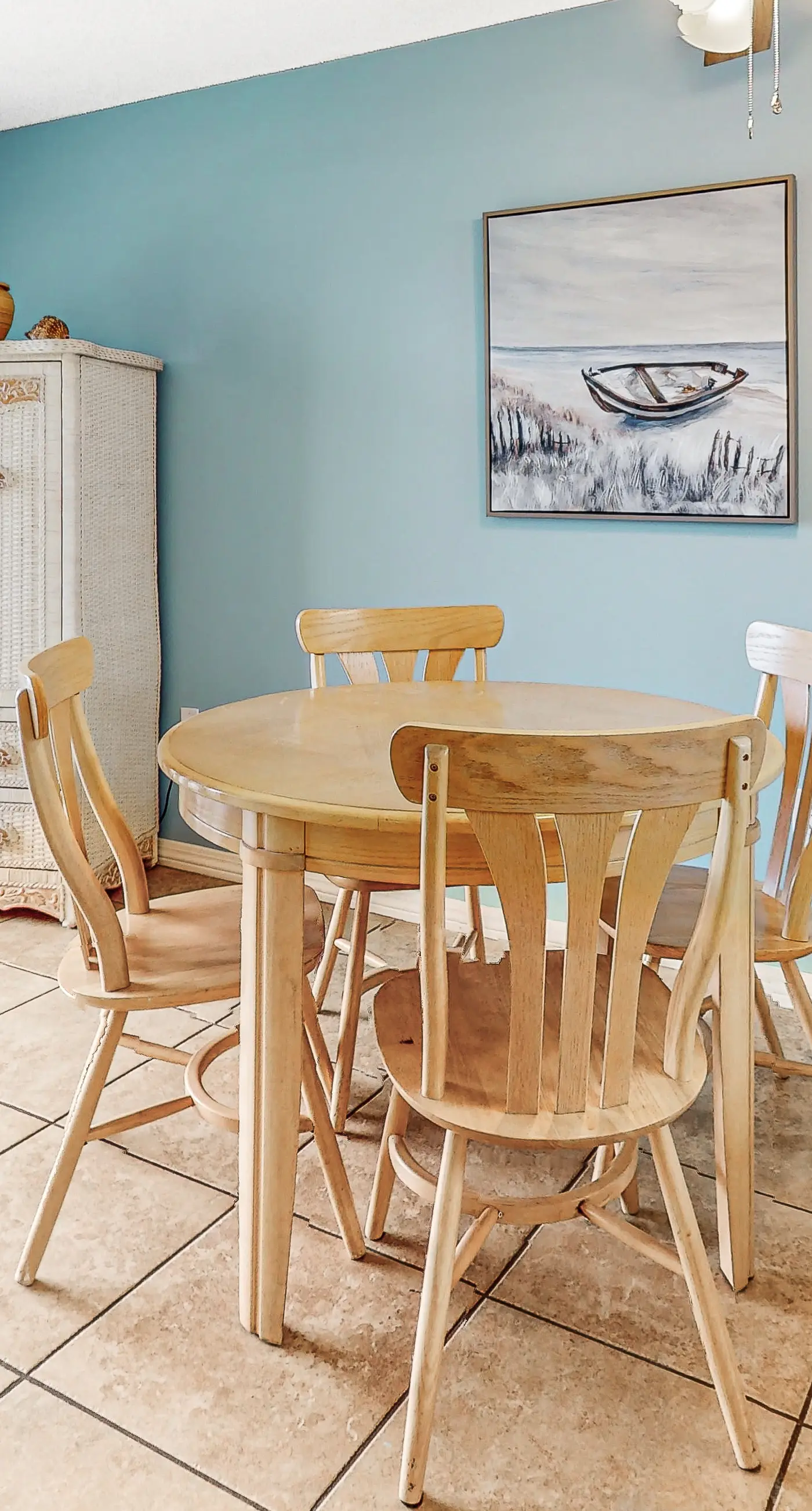 Ground-floor condo with entertainment, shared pool, hot tub - near beach