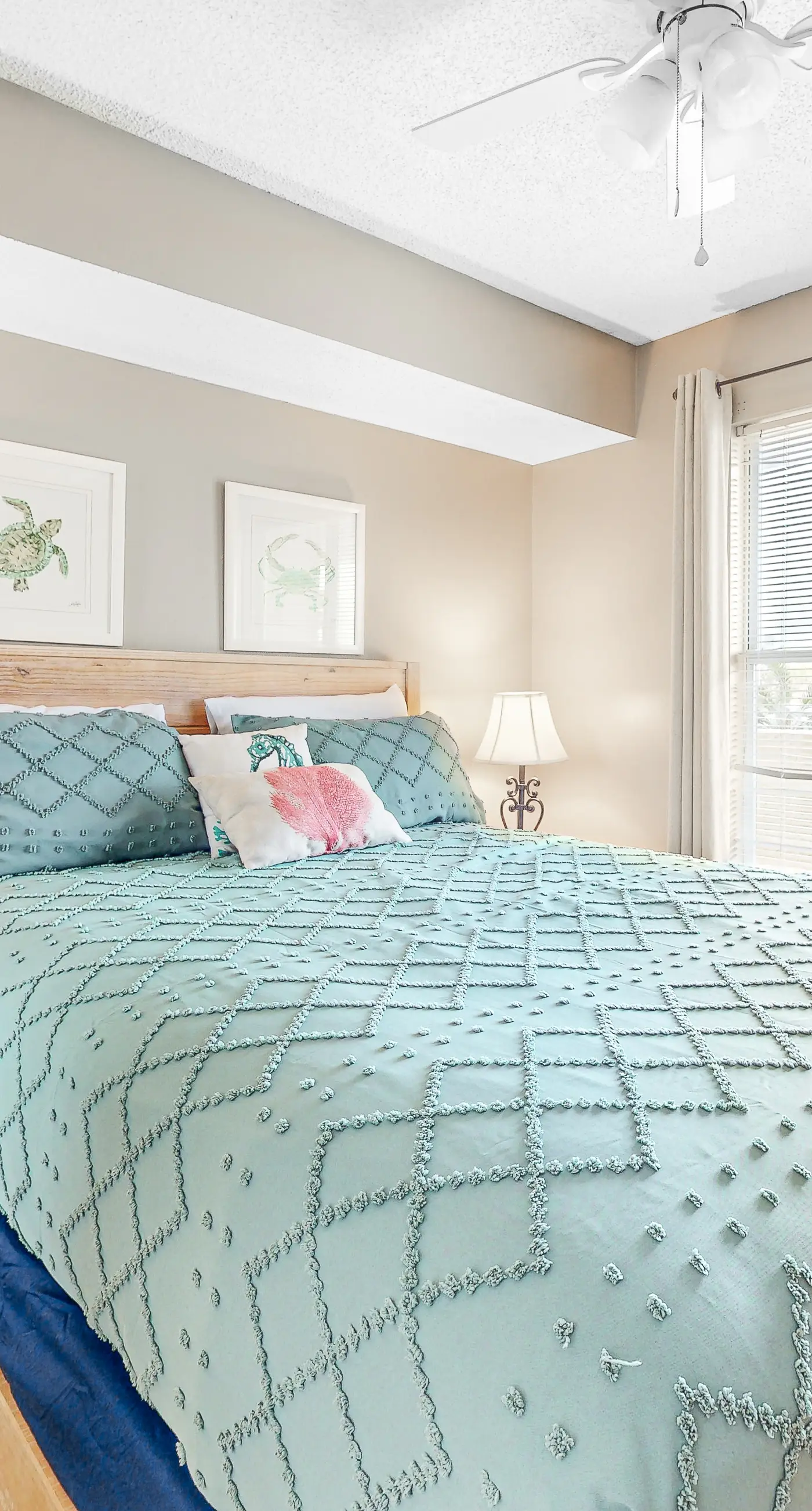 Ground-floor condo with entertainment, shared pool, hot tub - near beach