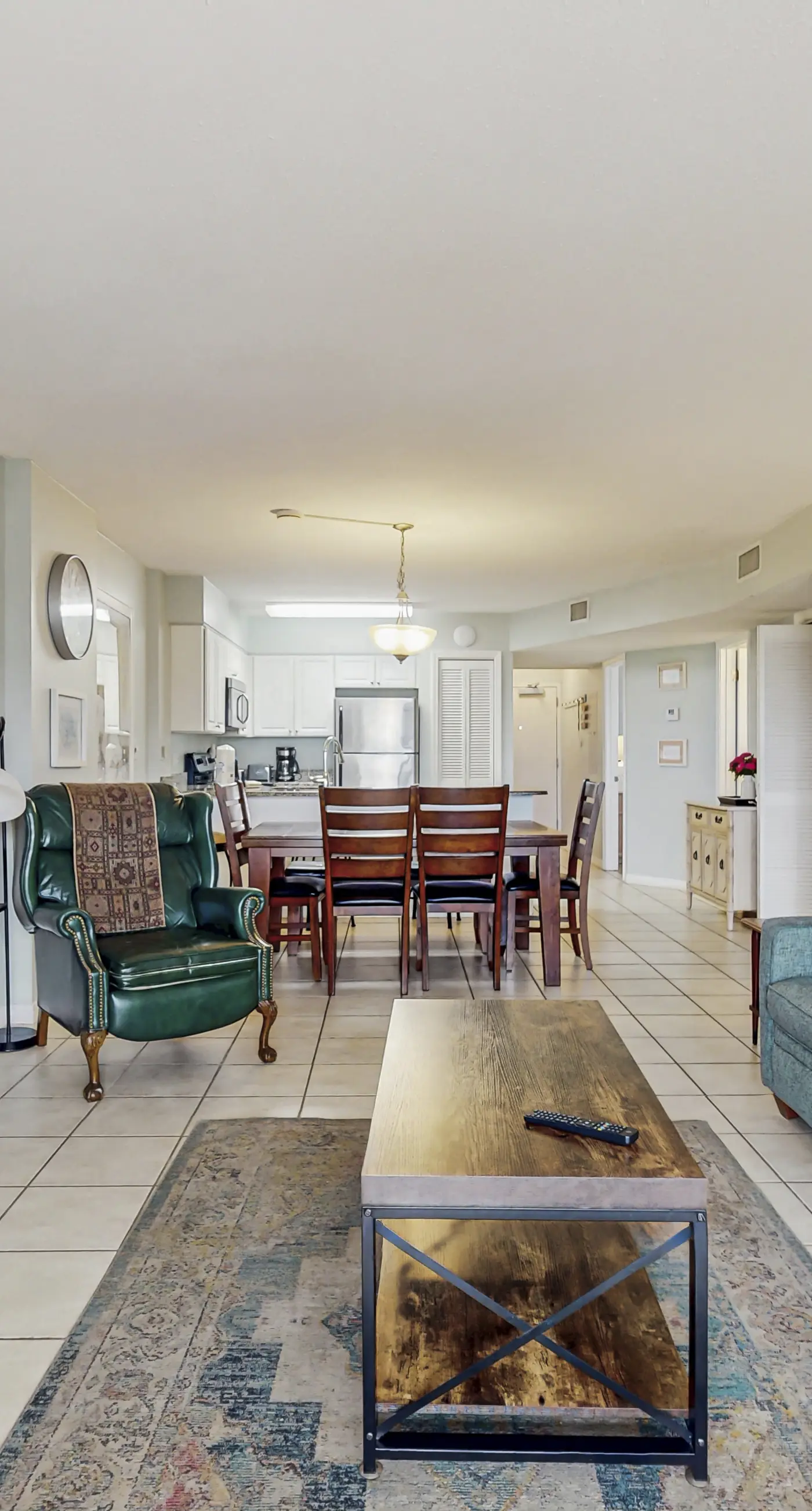 Waterfront condo with shared pool & hot tub - walk to the beach