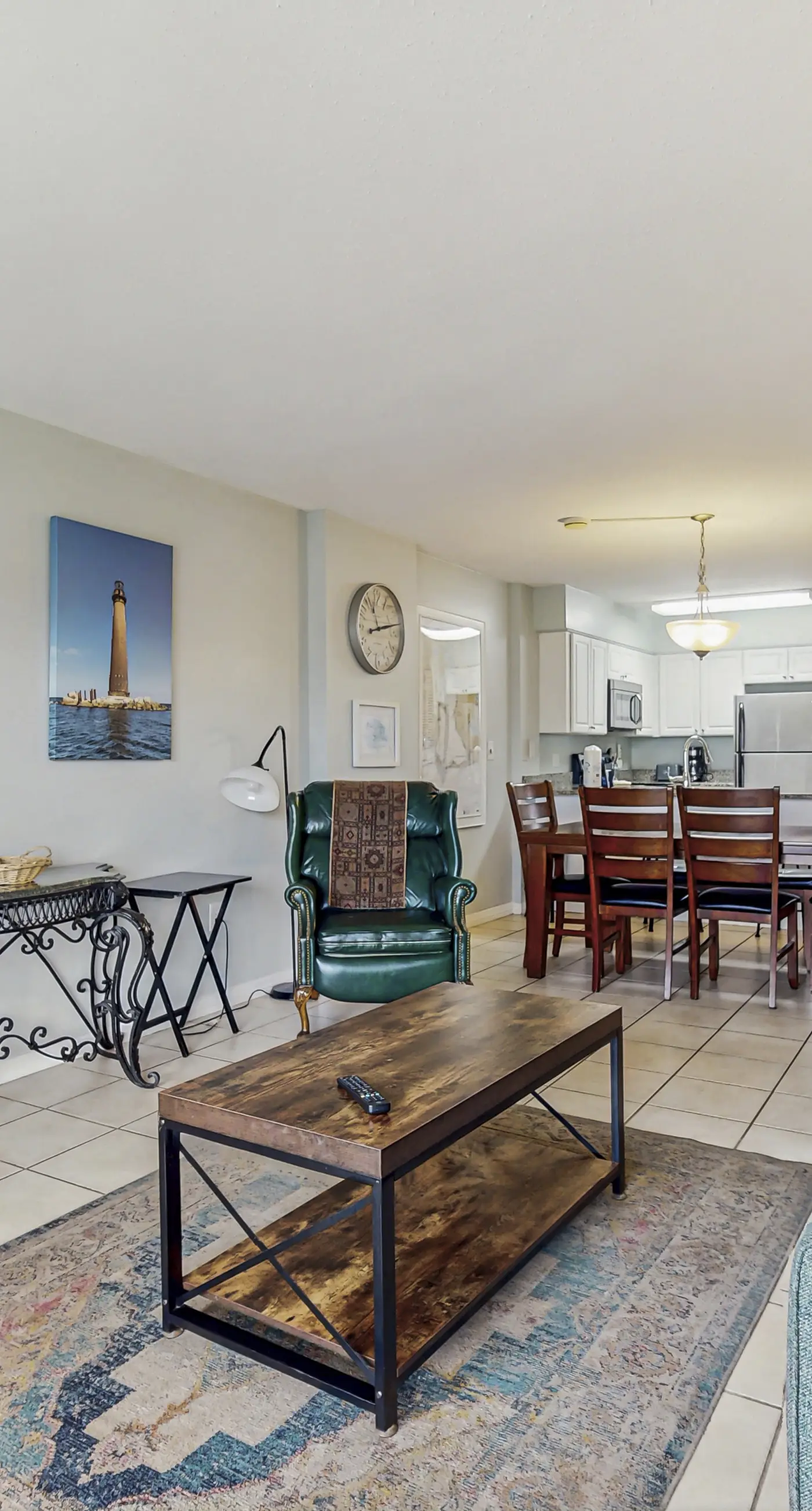 Waterfront condo with shared pool & hot tub - walk to the beach