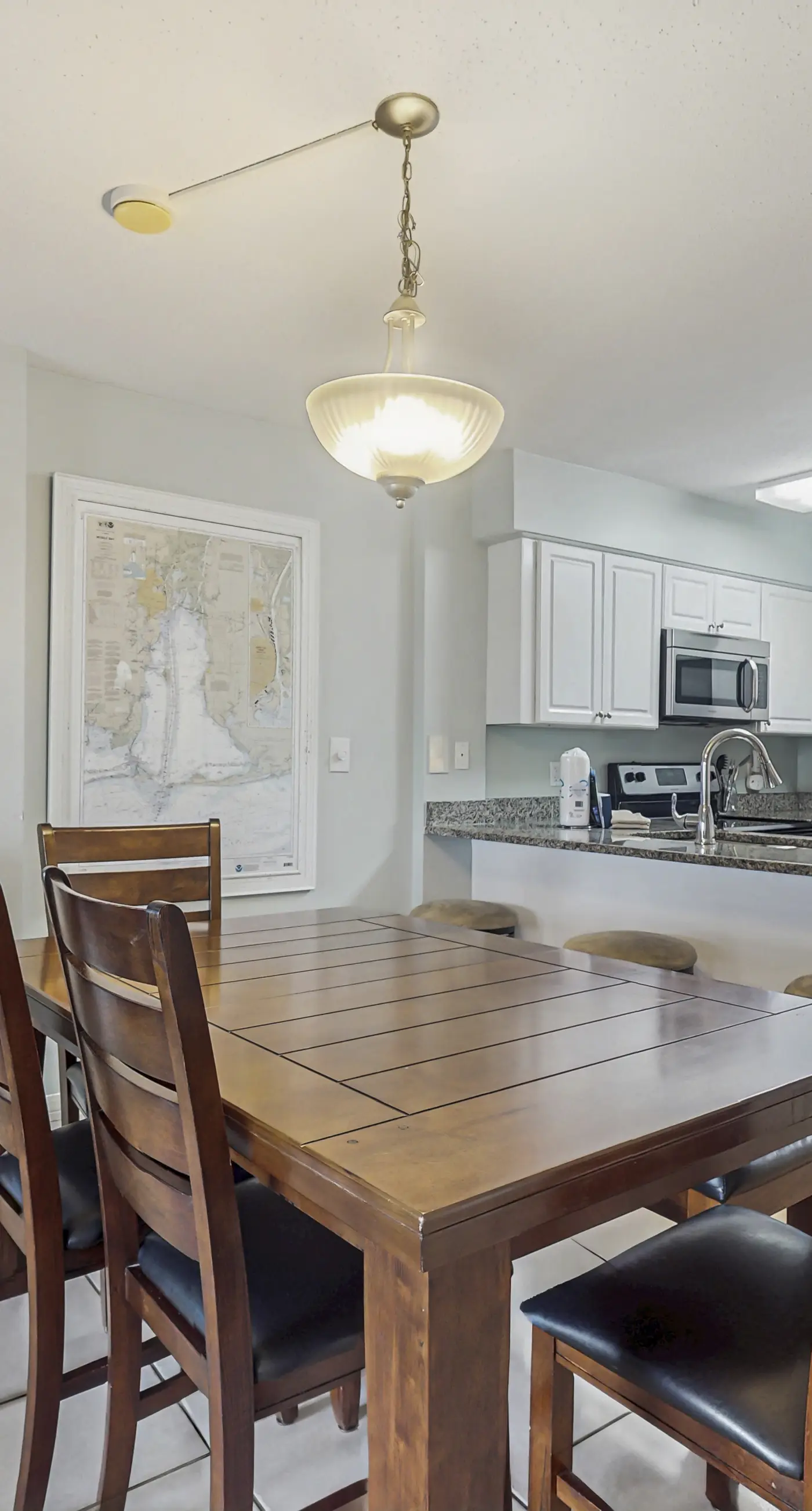 Waterfront condo with shared pool & hot tub - walk to the beach