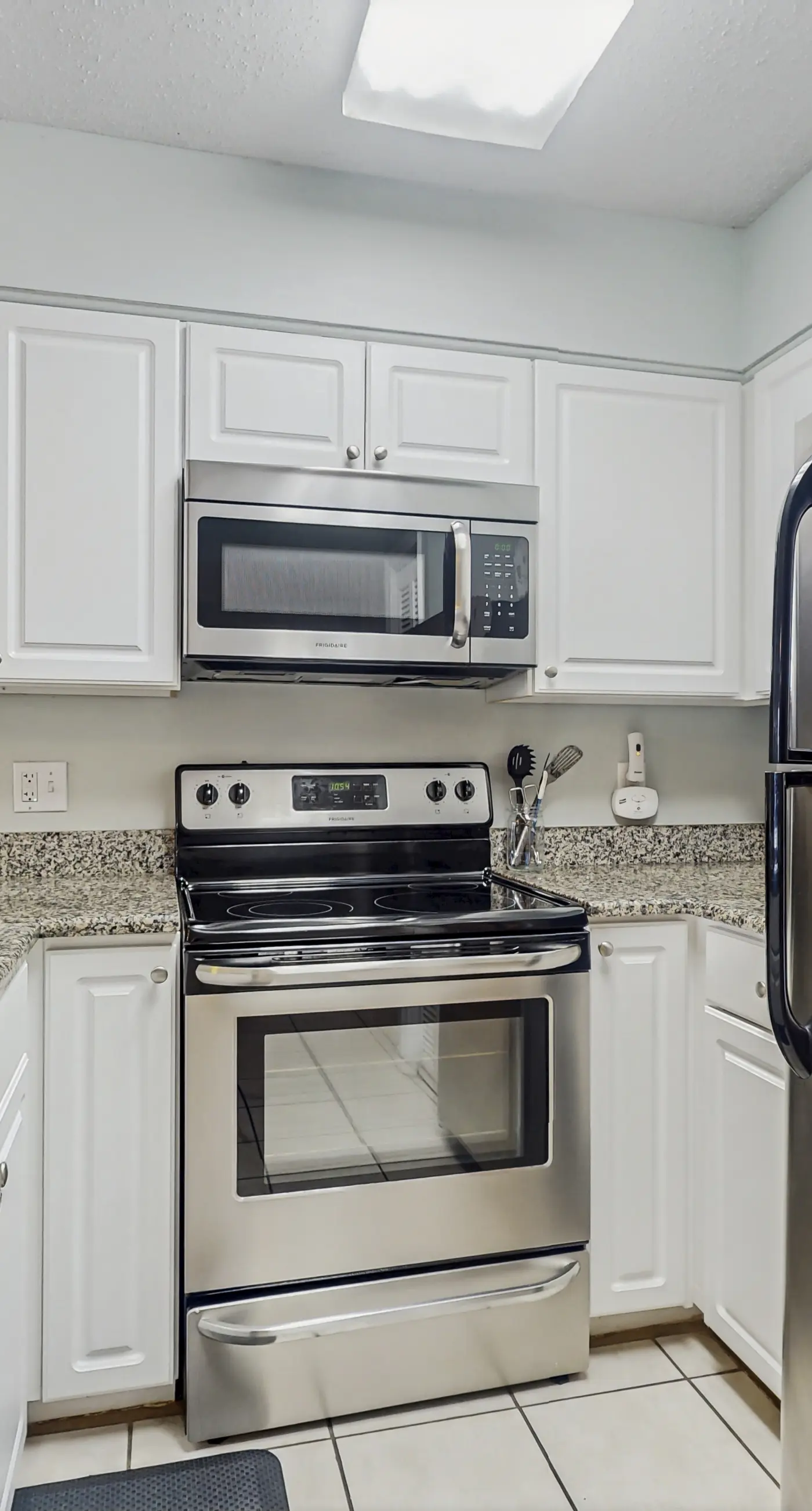 Waterfront condo with shared pool & hot tub - walk to the beach