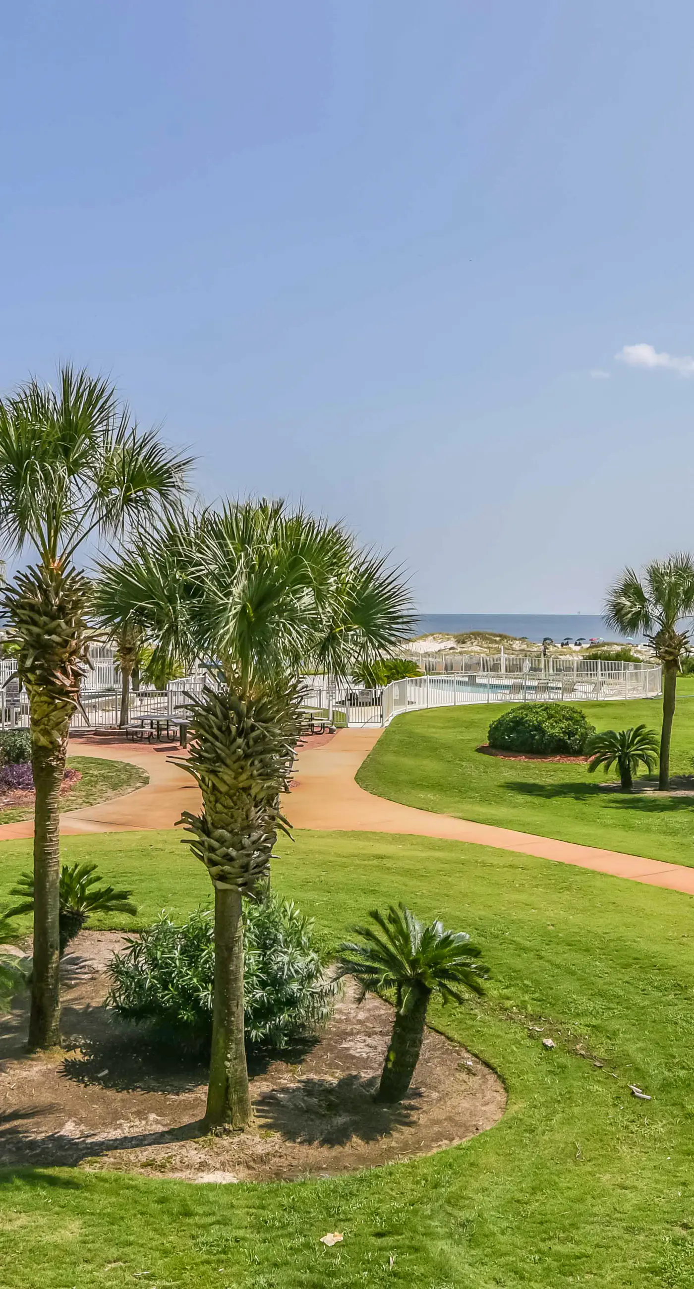 Waterfront condo with shared pool & hot tub - walk to the beach