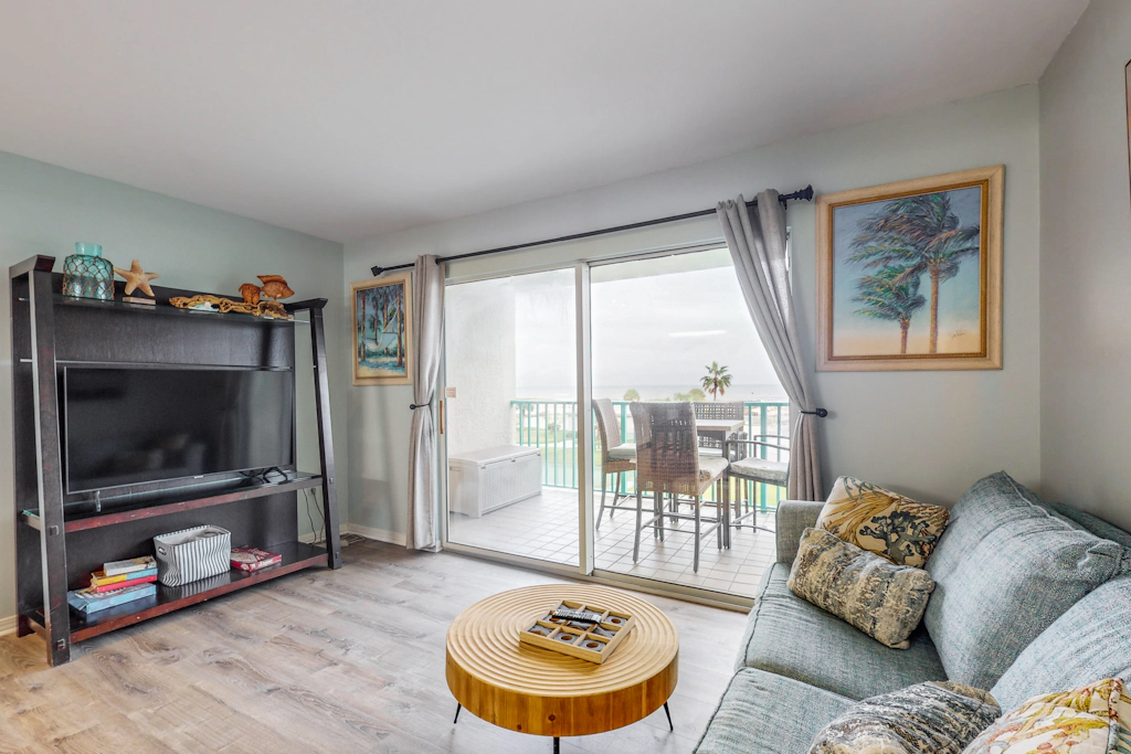 Waterfront condo with shared pool & hot tub - near dining & the beach