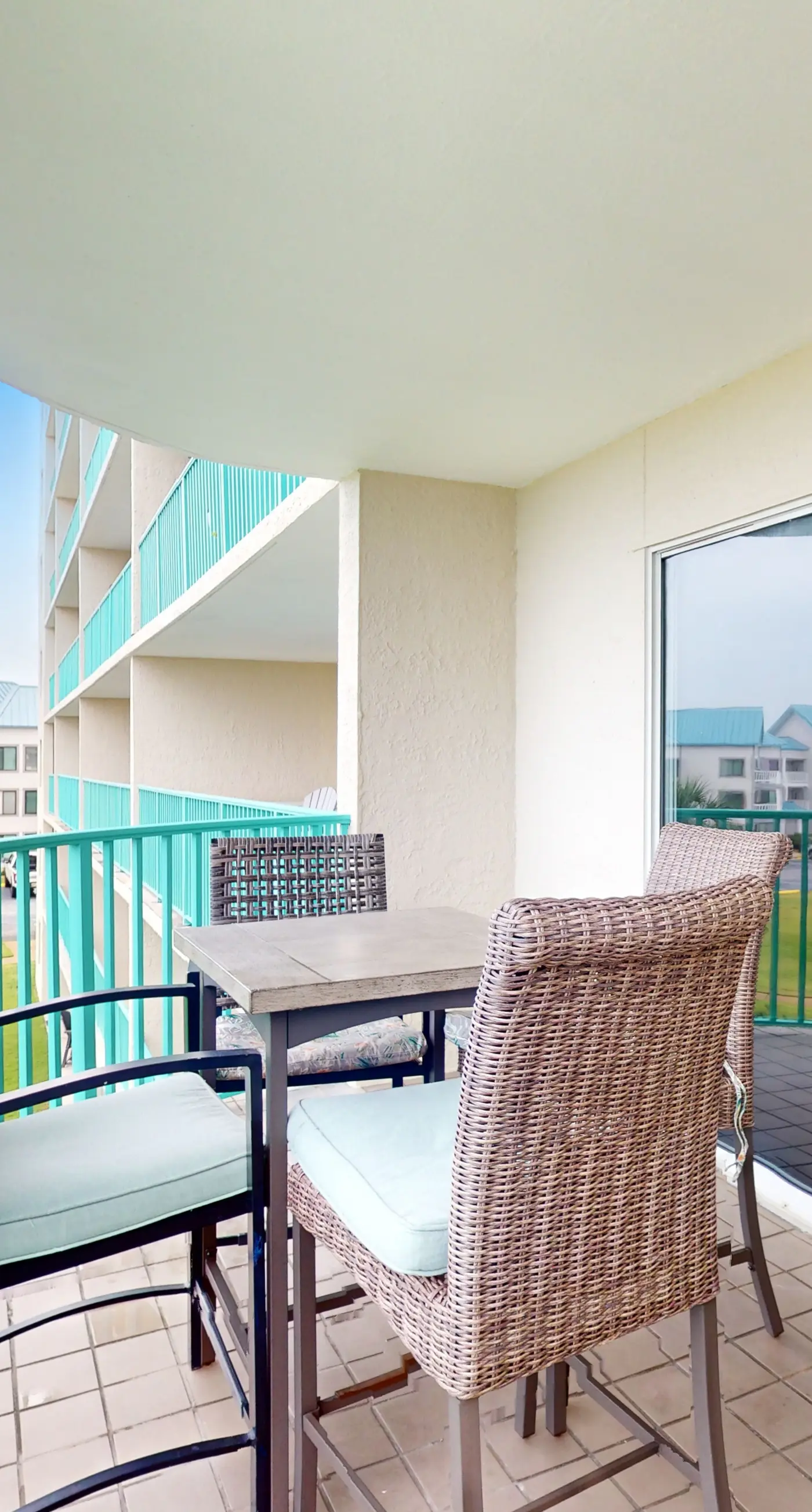 Waterfront condo with shared pool & hot tub - near dining & the beach