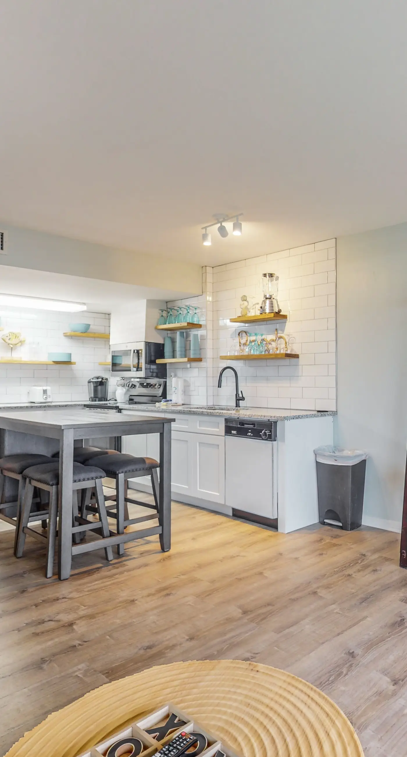 Waterfront condo with shared pool & hot tub - near dining & the beach