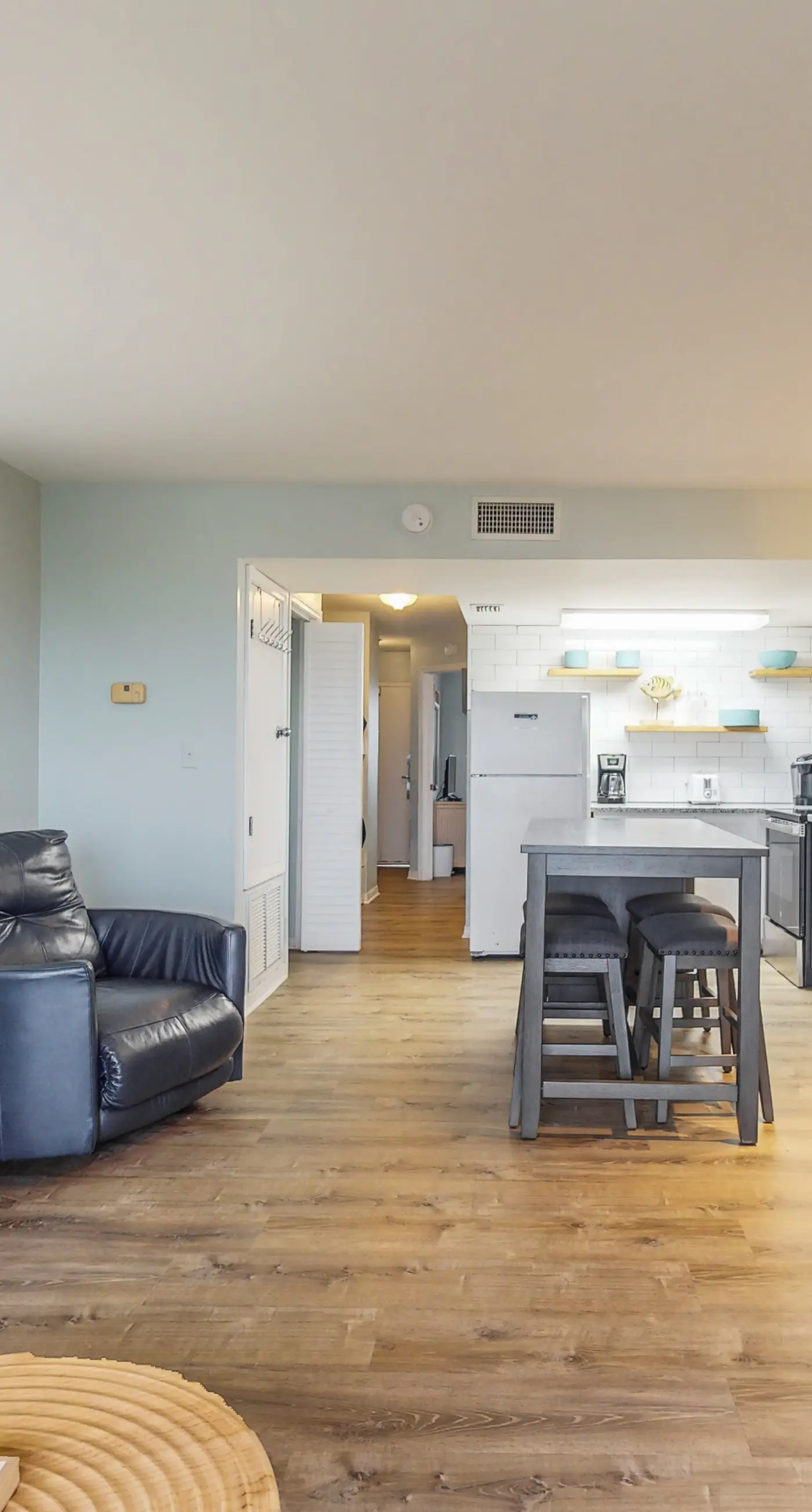 Waterfront condo with shared pool & hot tub - near dining & the beach