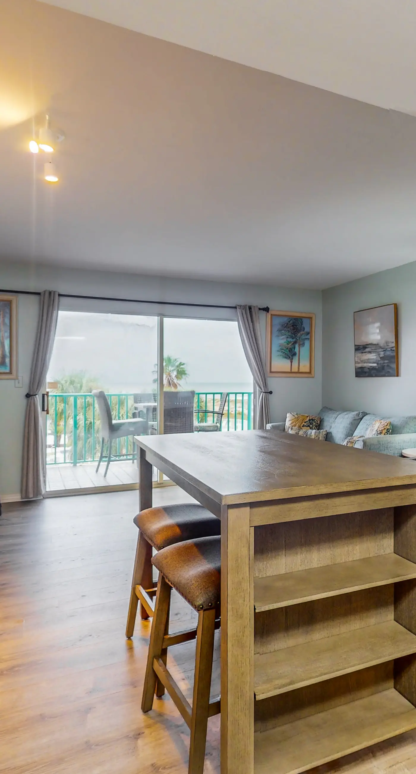 Waterfront condo with shared pool & hot tub - near dining & the beach