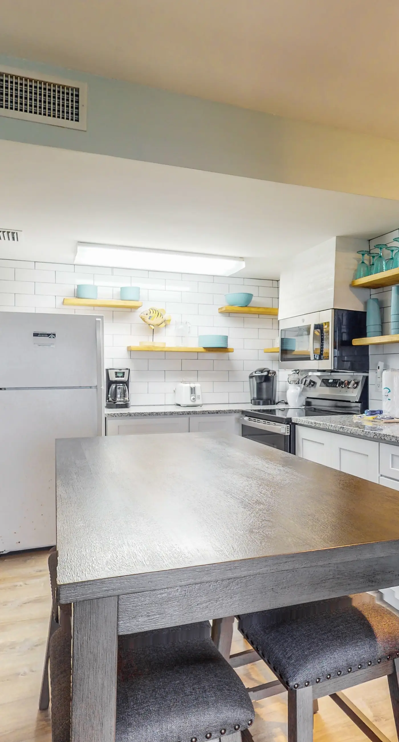 Waterfront condo with shared pool & hot tub - near dining & the beach