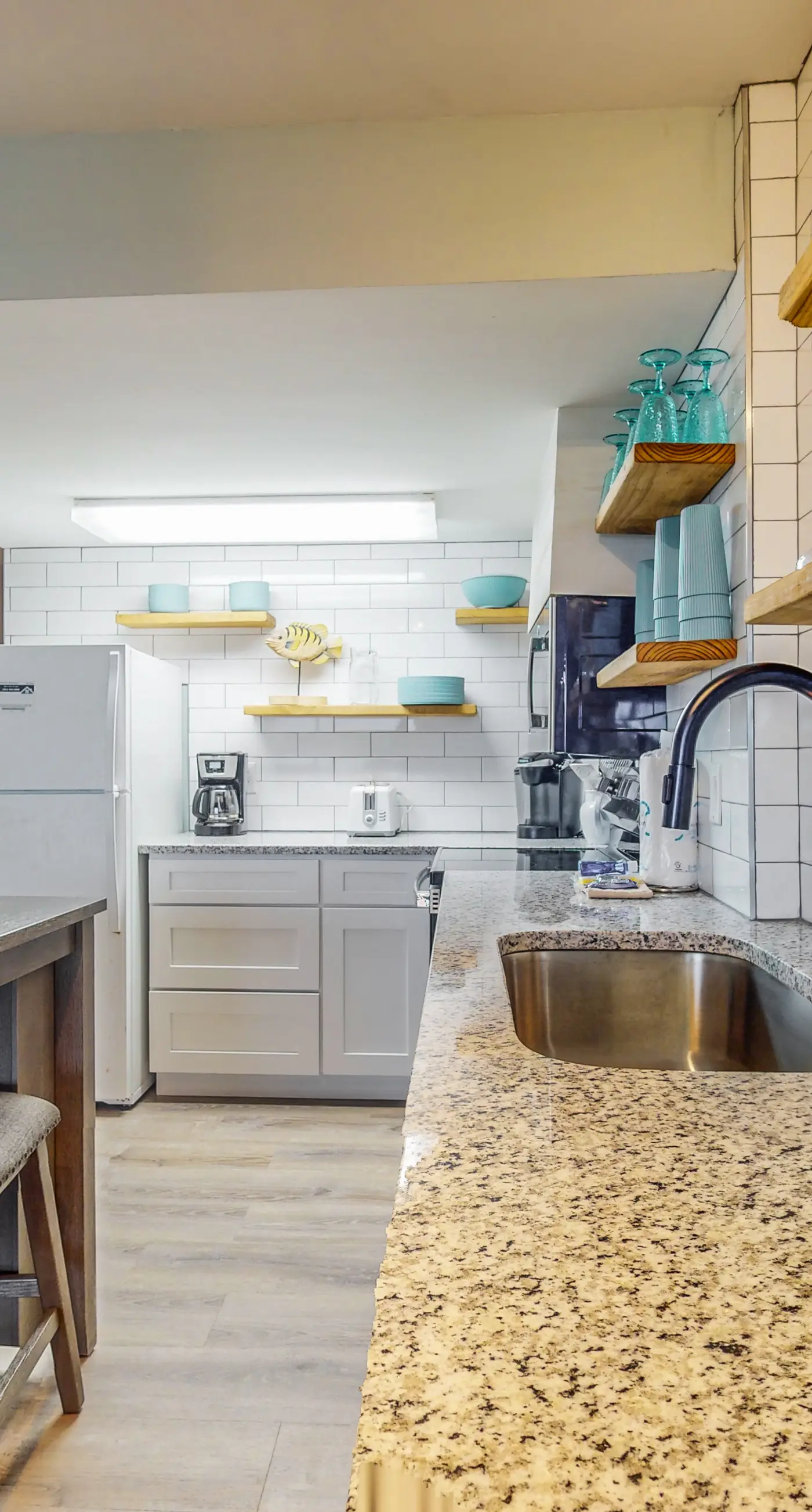 Waterfront condo with shared pool & hot tub - near dining & the beach