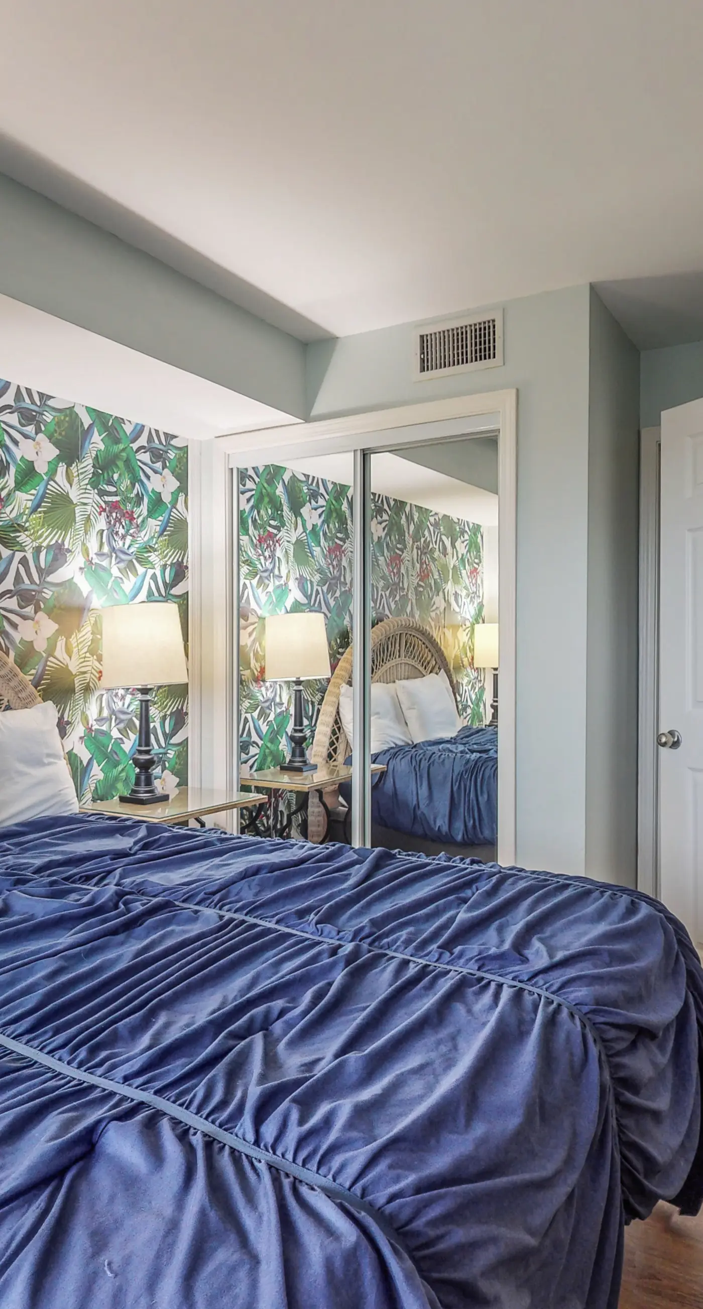Waterfront condo with shared pool & hot tub - near dining & the beach