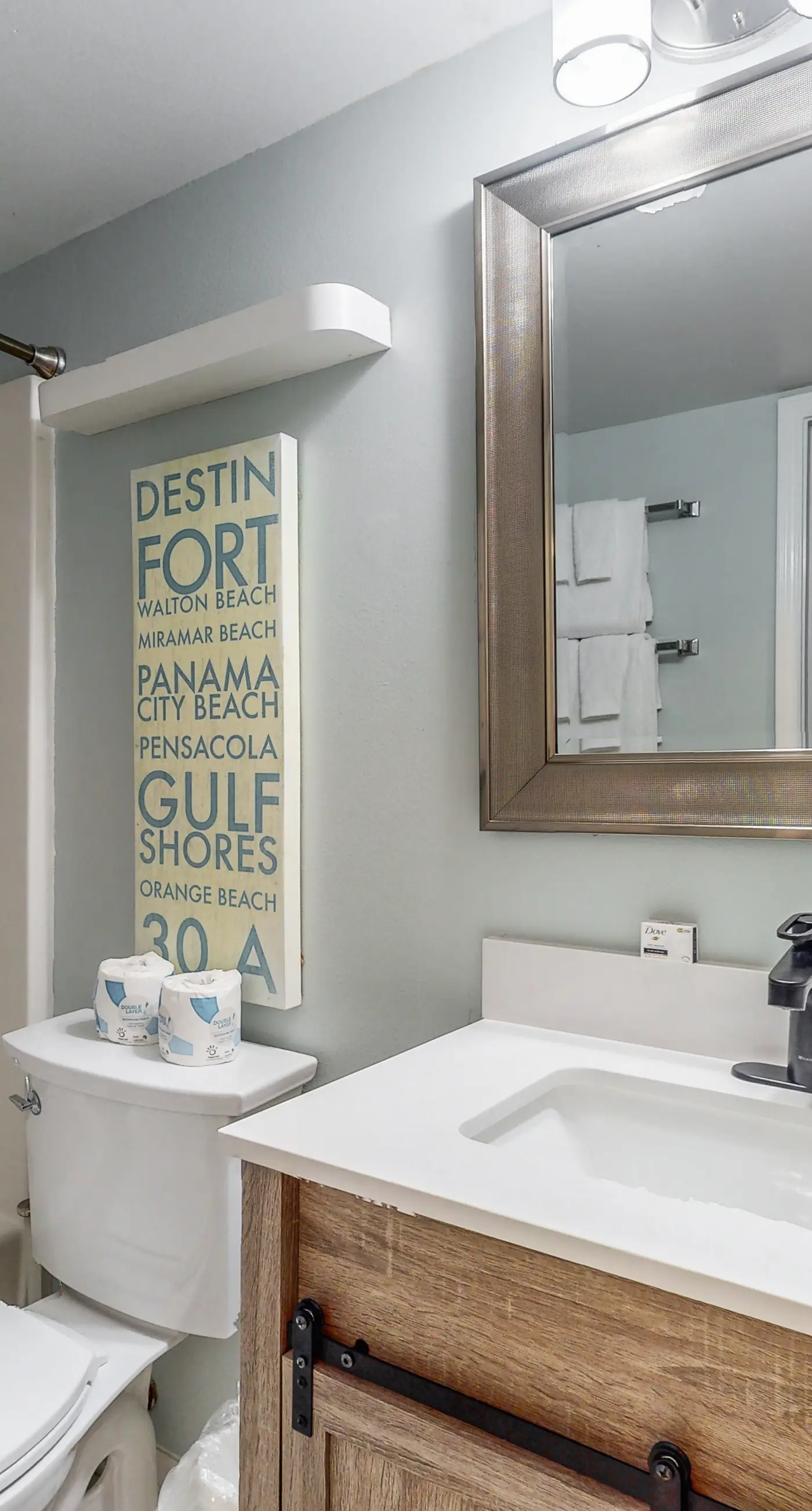 Waterfront condo with shared pool & hot tub - near dining & the beach