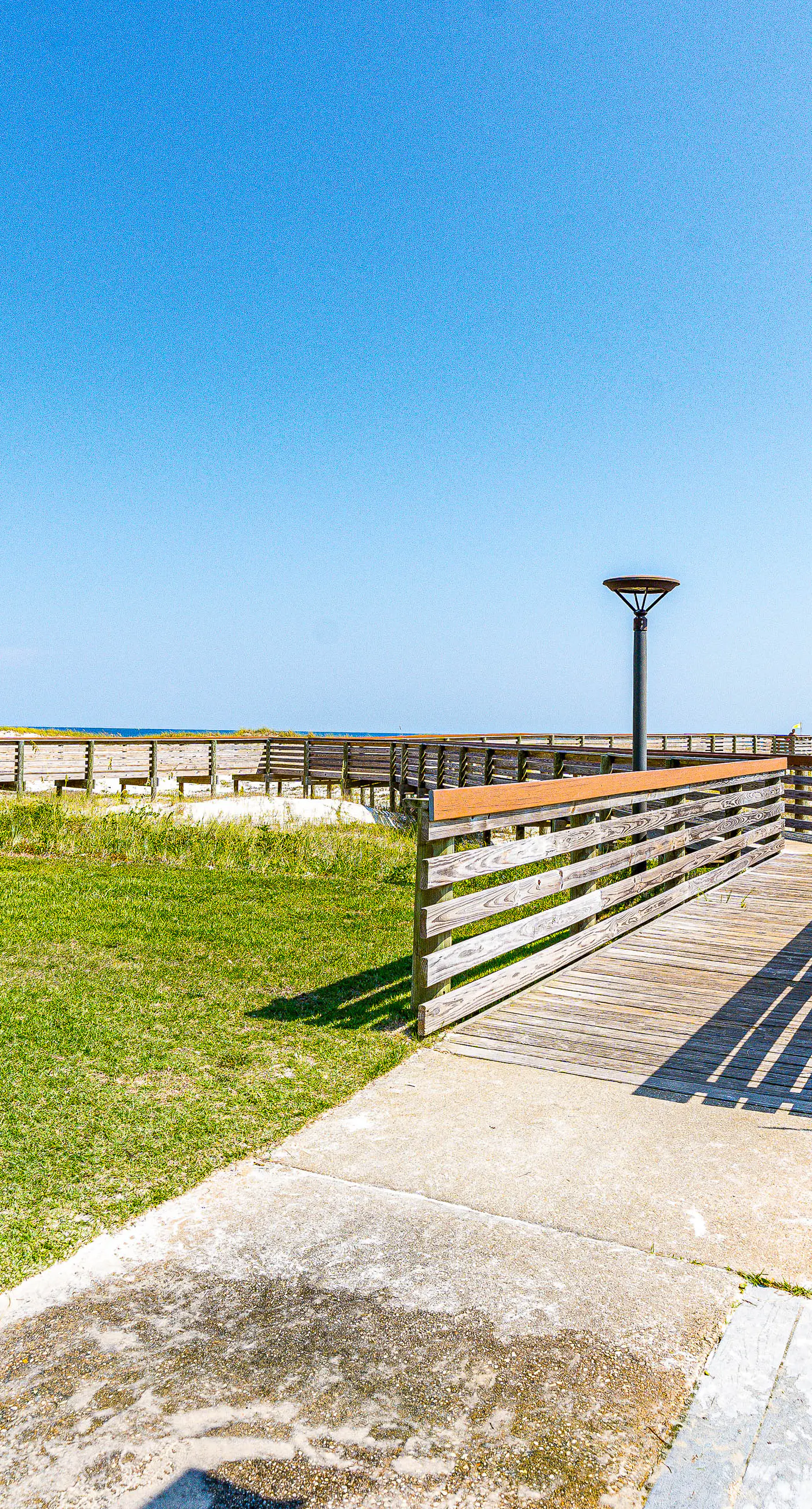Waterfront condo with shared pool & hot tub - near dining & the beach